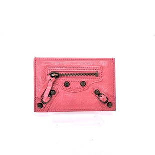 Balenciaga Pass Case Business Card Holder Ladies: Balenciaga Pass Case Business Card Holder Ladies Brand: Balenciaga Type: Travel pass case Gender: Women Color: Pink Material: Leather Leather: Size (HxWxD): 7cm x 10.5cm / 2.75 x 4.13 