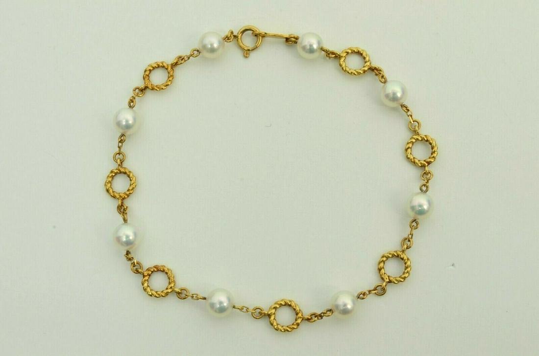 Mikimoto Vintage Bracelet 18k Gold White Pearl Charm Jewelry: Mikimoto Vintage Bracelet 18k Gold White Pearl Charm Jewelry Country of Origin: Japan Chain Type: Round Link Number of Gemstones: 8 Type: Bracelet Secondary Stone: N/A Customized: No Main Stone Color: