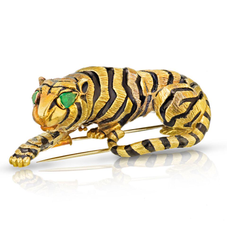 David Webb 18K Yellow Gold Tiger In Black Enamel And Green Emerald Eyes Brooch: David Webb 18K Yellow Gold Tiger In Black Enamel And Green Emerald Eyes Brooch Type: Brooches Metal: 18K Yellow Gold Grams: 54.2 Measurements: 55mm x 30mm. Condition: Excellent. Signed By: WEBB Brand: