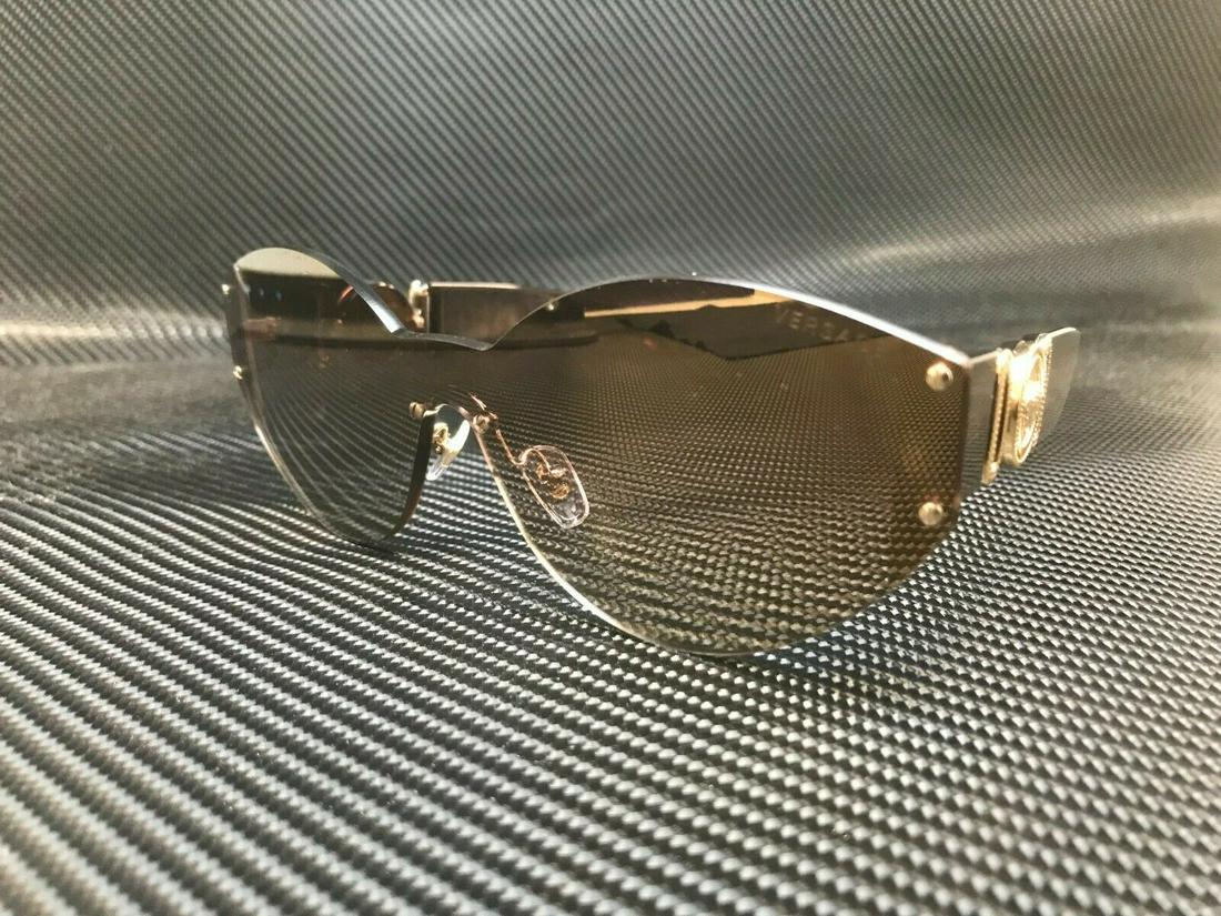 VERSACE VE2224 53406K Pale Gold Oval Women's 46mm: VERSACE VE2224 53406K Pale Gold Oval Women's 46mm Department: Women Style: Oval Type: Sunglasses Brand: Versace Frame Color: Gold New The BIDHAUS Guarantee: All items in this auction are guaranteed au