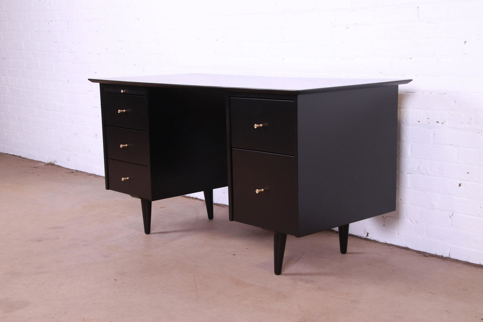 Paul McCobb Planner Group Black Lacquered Double Pedestal Desk Newly Refinished: Paul McCobb Planner Group Black Lacquered Double Pedestal Desk Newly Refinished An exceptional mid-century modern double pedestal executive writing desk By Paul McCobb for Winchendon Furniture "Planne