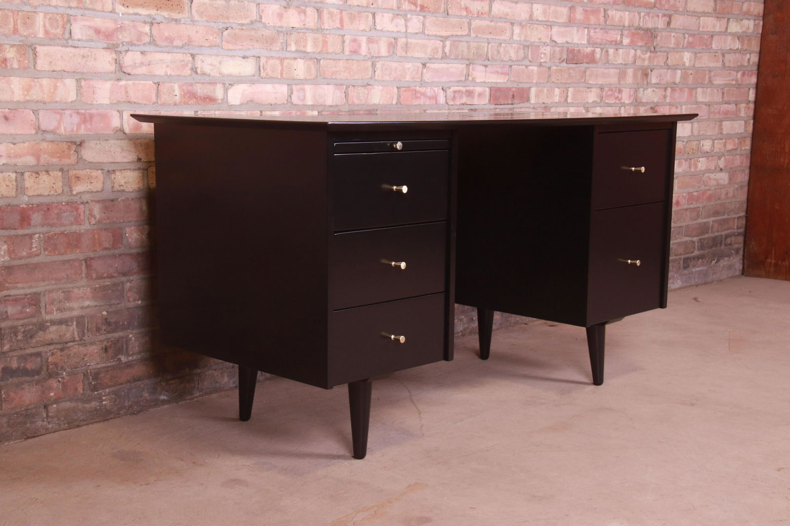 Paul McCobb Planner Group Black Lacquered Double Pedestal Desk Newly Refinished: Paul McCobb Planner Group Black Lacquered Double Pedestal Desk Newly Refinished An exceptional mid-century modern double pedestal executive writing desk By Paul McCobb for Winchendon Furniture "Planne