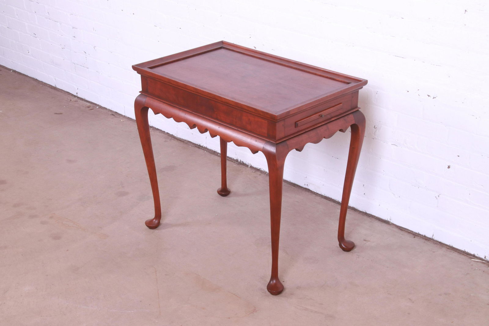 Eldred Wheeler Queen Anne Cherry Wood Tea Table: Eldred Wheeler Queen Anne Cherry Wood Tea Table A gorgeous traditional Queen Anne cherry wood tea table or occasional side table By Eldred Wheeler USA 20th century Measures: 28.5"W x 18.25"D x 26.5"H.