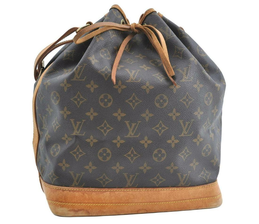 Louis Vuitton Monogram Noe Shoulder Bag M42224 LV: Louis Vuitton Monogram Noe Shoulder Bag M42224 LV Brand: Louis Vuitton Bag Length: 10inches(26cm) Bag Height: 13.5inches(34cm) Bag Depth: 7.5inches(19cm) Strap Drop: 9.4-11.4inches(23-29cm) Style: Sho