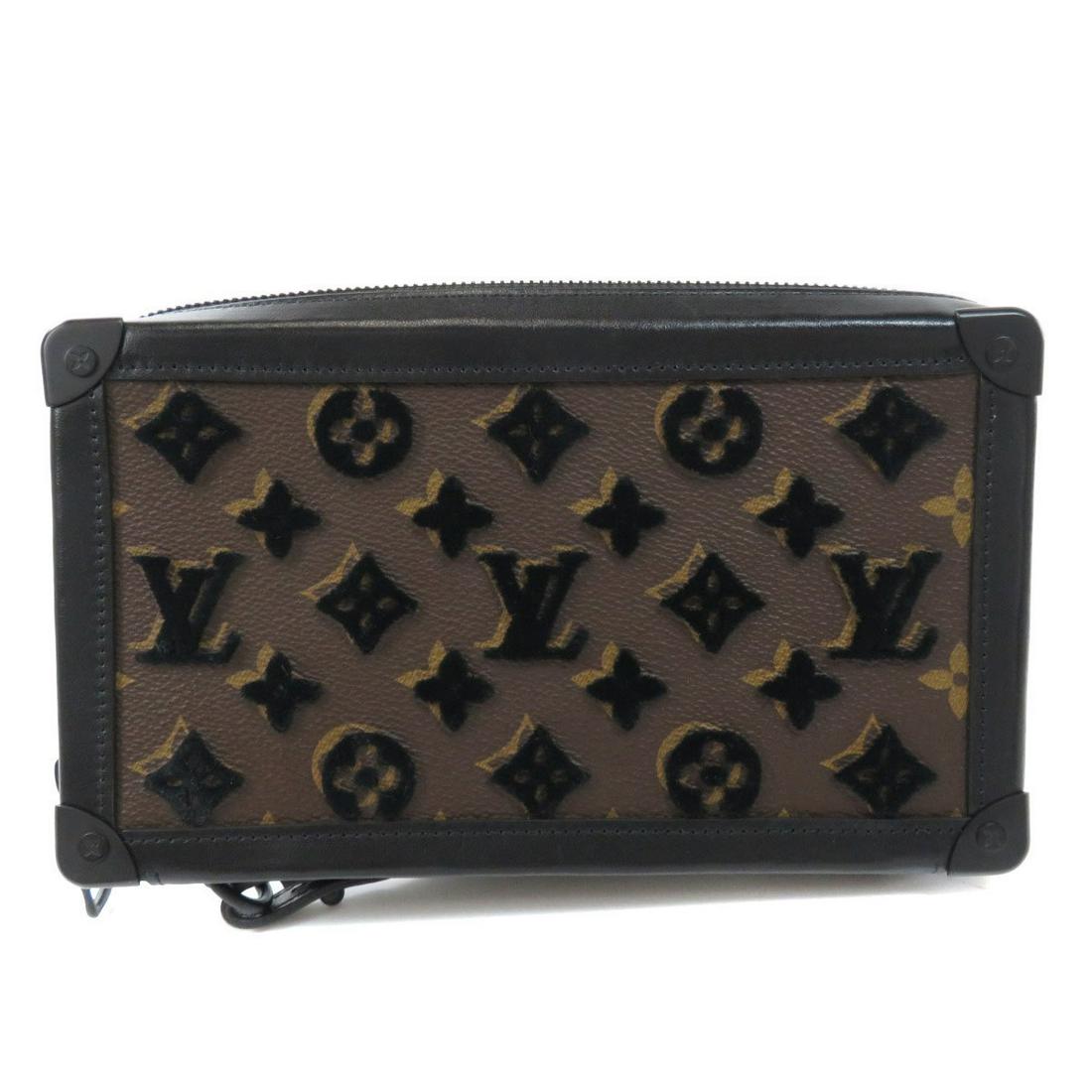 Louis Vuitton M45061 Soft Trunk Clutch Monogram Tough Tage Handbag Ladies LOUIS: Louis Vuitton M45061 Soft Trunk Clutch Monogram Tough Tage Handbag Ladies LOUIS Brand: Louis Vuitton Type: Handbag Gender: Women Color: Monogram Closure: Zipper Size (HxWxD): 13cm x 22.5cm x 4cm / 5.1