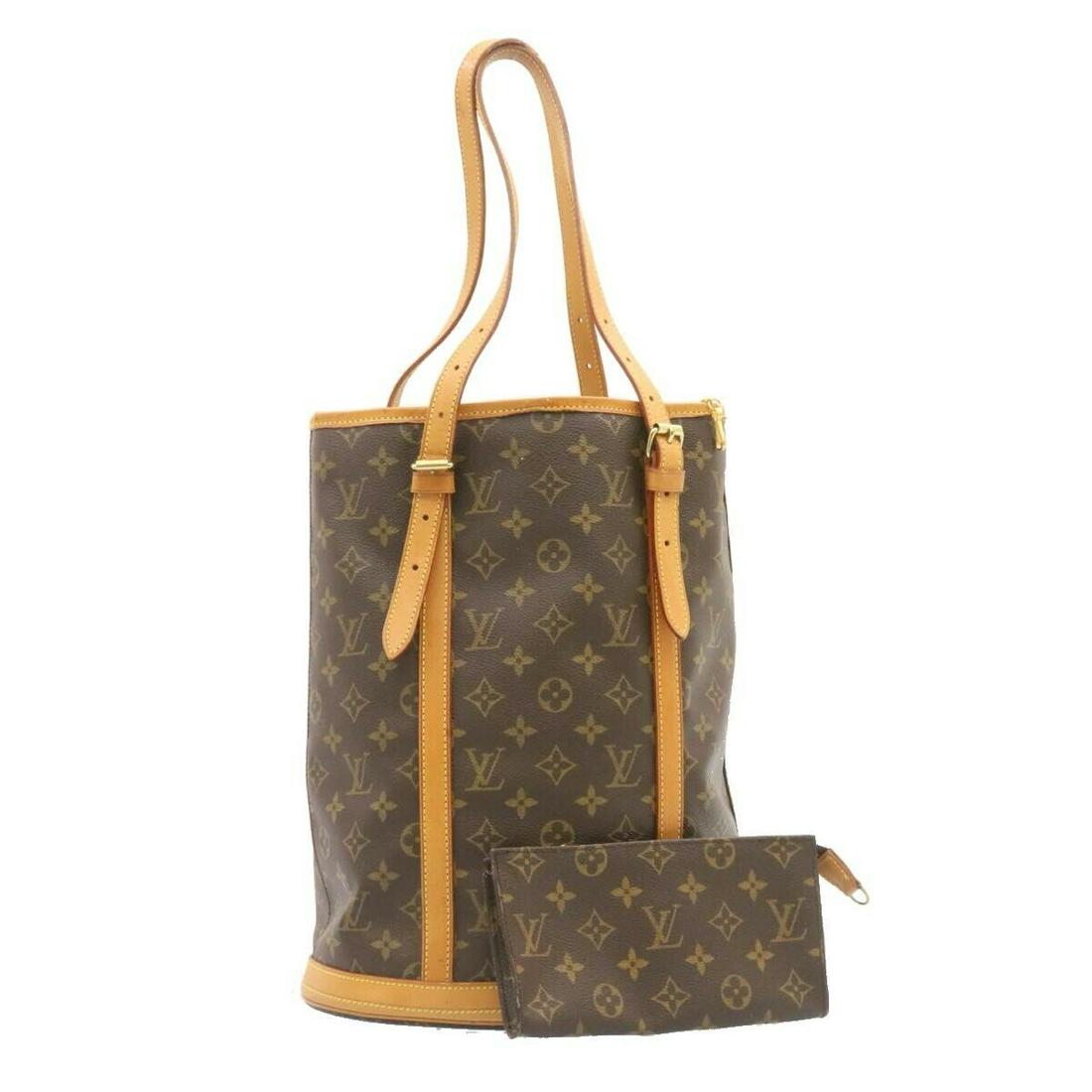 LOUIS VUITTON Monogram Bucket GM Shoulder Bag M42236 LV: LOUIS VUITTON Monogram Bucket GM Shoulder Bag M42236 LV Brand: LOUIS VUITTON Style: Shoulder Bag Exterior Material: Monogram Canvas Exterior Color: Monogram Bag Height: 13.4inch(Approx) / 34cm(Approx)