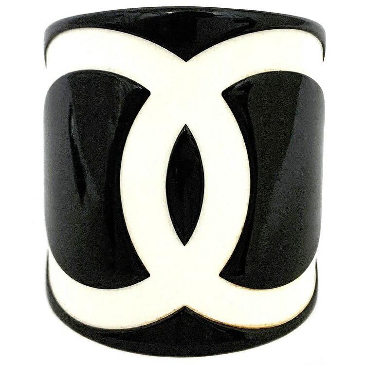 Chanel Bangle Black White Coco Mark Plastic CHANEL Bracelet Women's: Chanel Bangle Black White Coco Mark Plastic CHANEL Bracelet Women's Brand: Chanel Model: Bangle Type: Bangle Gender: Women Material: Plastic Color: Black White Width: 6.4cm / 2.51 Weight: 22.6g / 0.79