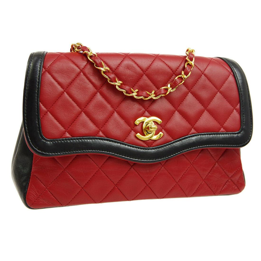 CHANEL Quilted CC Single Chain Shoulder Bag 1503377 Purse Bi-Color: CHANEL Quilted CC Single Chain Shoulder Bag 1503377 Purse Bi-Color Size: Medium Accents: Lock Quilted Model: Chain Shoulder Bag Style: Shoulder Bag Bag Height: 5.9 Product Line: Quilted Material: Leat
