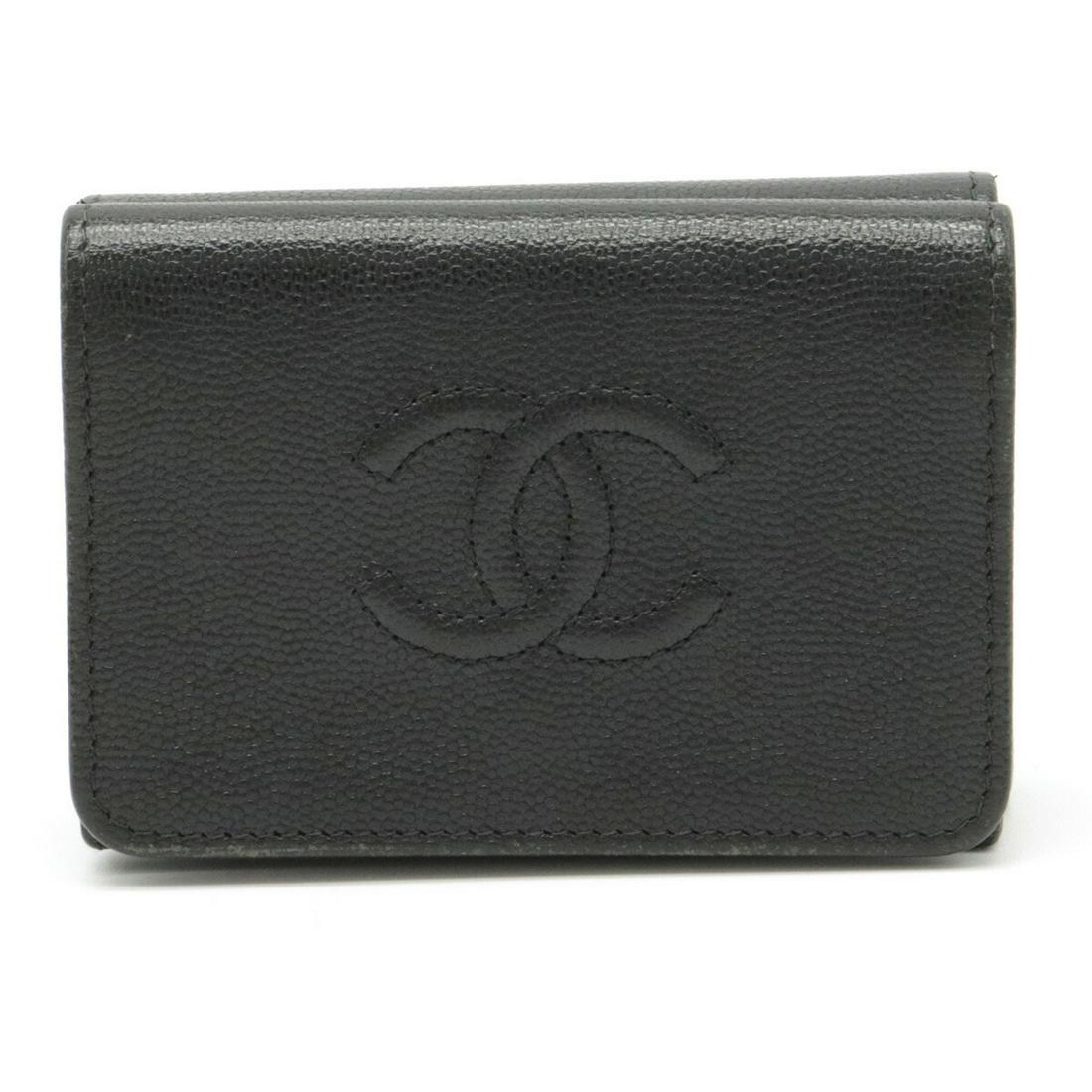 Chanel Coco Mark Caviar Skin Tri-Fold Wallet Leather Black A70796: Chanel Coco Mark Caviar Skin Tri-Fold Wallet Leather Black A70796 Brand: Chanel Model: A70796 Type: Wallet (tri-fold) Material: Caviar leather Caviar leather: Color: Black Size (HxWxD): 7.5cm x 10.5cm