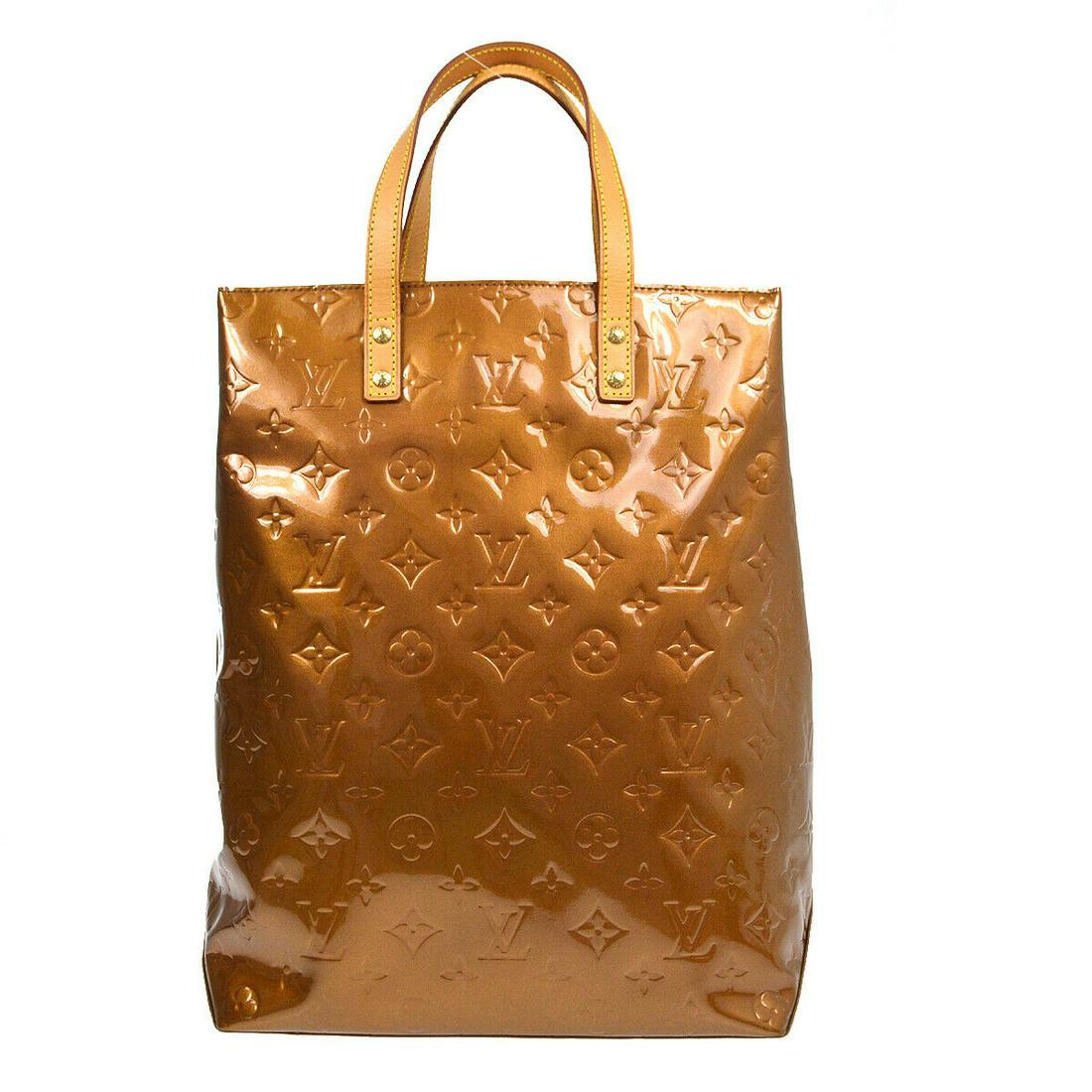 LOUIS VUITTON VERNIS READE MM HAND TOTE BAG BRONZE PATENT M91143 TH0011: LOUIS VUITTON VERNIS READE MM HAND TOTE BAG BRONZE PATENT M91143 TH0011 Size: Medium Accents: Logo Model: LOUIS VUITTON READE MM Style: Tote Bag Height: 13.4 Product Line: Louis Vuitton Vernis Materia