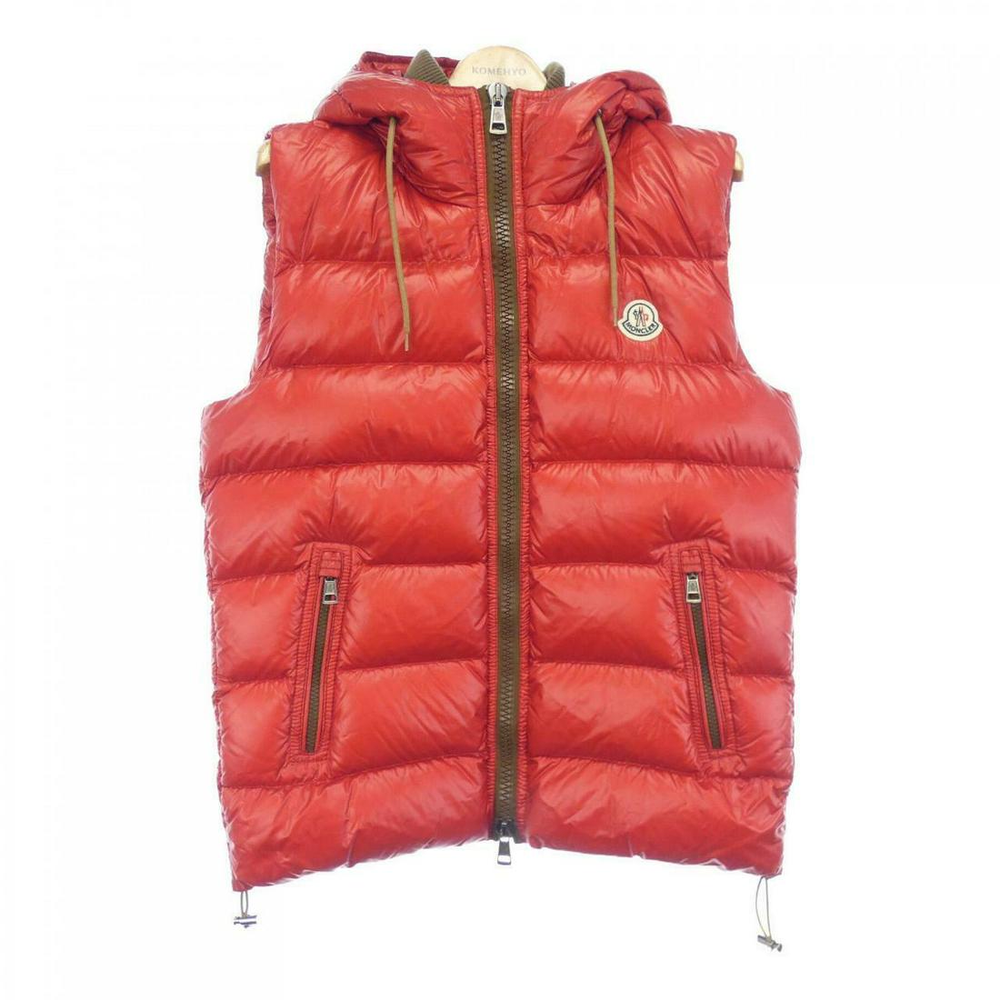 Moncler MONCLER Down vest: Moncler MONCLER Down vest Brand: Moncler Style: OUTER WEAR Color: Red Gender: Mens Size: 1 Size Type: Regular Actualsize: Backbody Length:57.5cm Body width:49.5cm Type: OUTER WEAR B: Reasonable Wear a