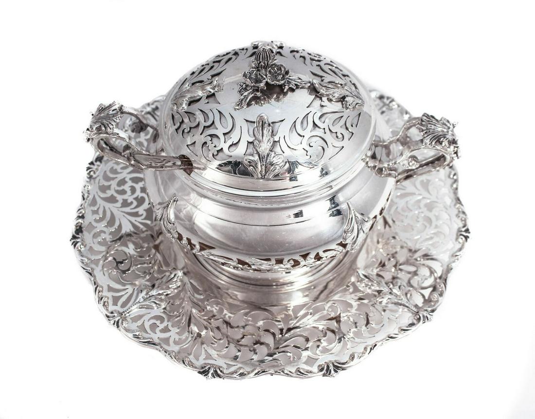 FINE 925 STERLING SILVER HANDMADE FLORAL CHASED CUT OUT SUGAR HONEY DISH &: FINE 925 STERLING SILVER HANDMADE FLORAL CHASED CUT OUT SUGAR HONEY DISH & Composition: Sterling Silver Maker: Made in Isreal Type: Creamers & Sugar Bowls Fine 925 Sterling Silver Sugar Honey Dish wit