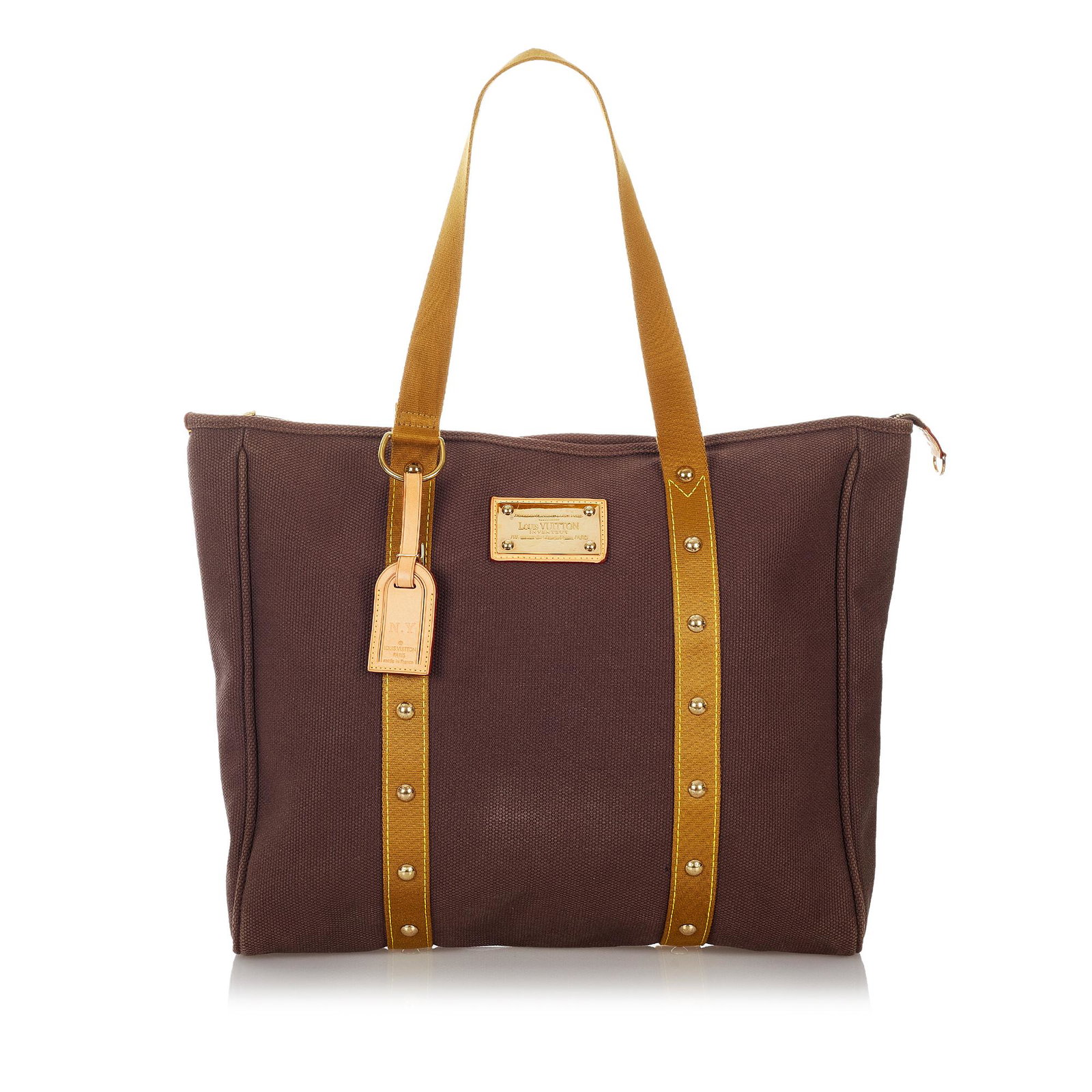 Louis Vuitton Antigua Cabas GM: Louis Vuitton Antigua Cabas GM The Antigua Cabas GM features a canvas body flat shoulder straps a top zip closure and interior slip pockets. Brand: Louis Vuitton Model: Antigua Cabas GM Origin: France