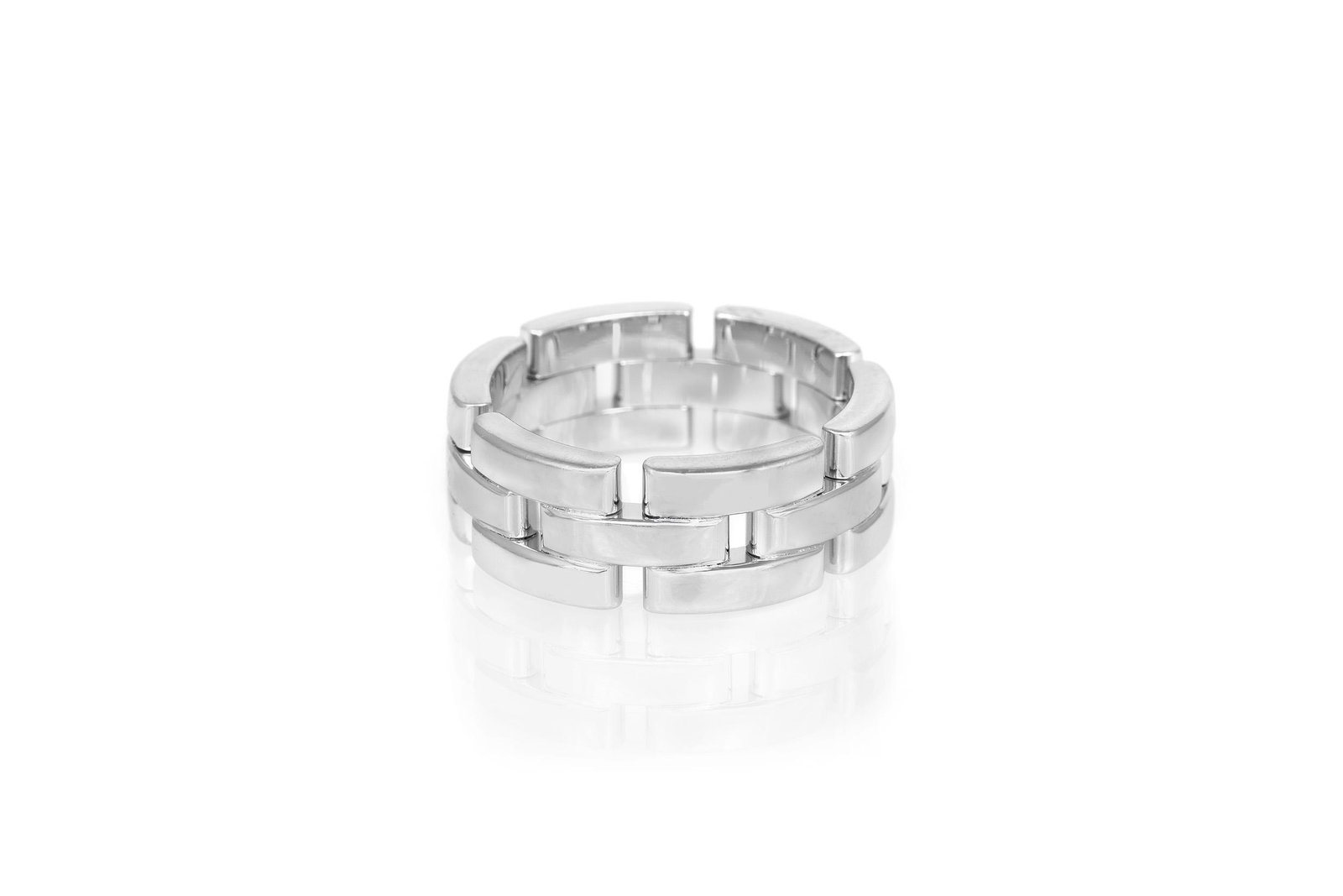 Cartier Maillon Panthere Ring: Cartier Maillon Panthere Ring Cartier Maillon Panthere link ring finely crafted in 18K white gold. The BIDHAUS Guarantee: All items in this auction are guaranteed authentic and come with a 100% money-