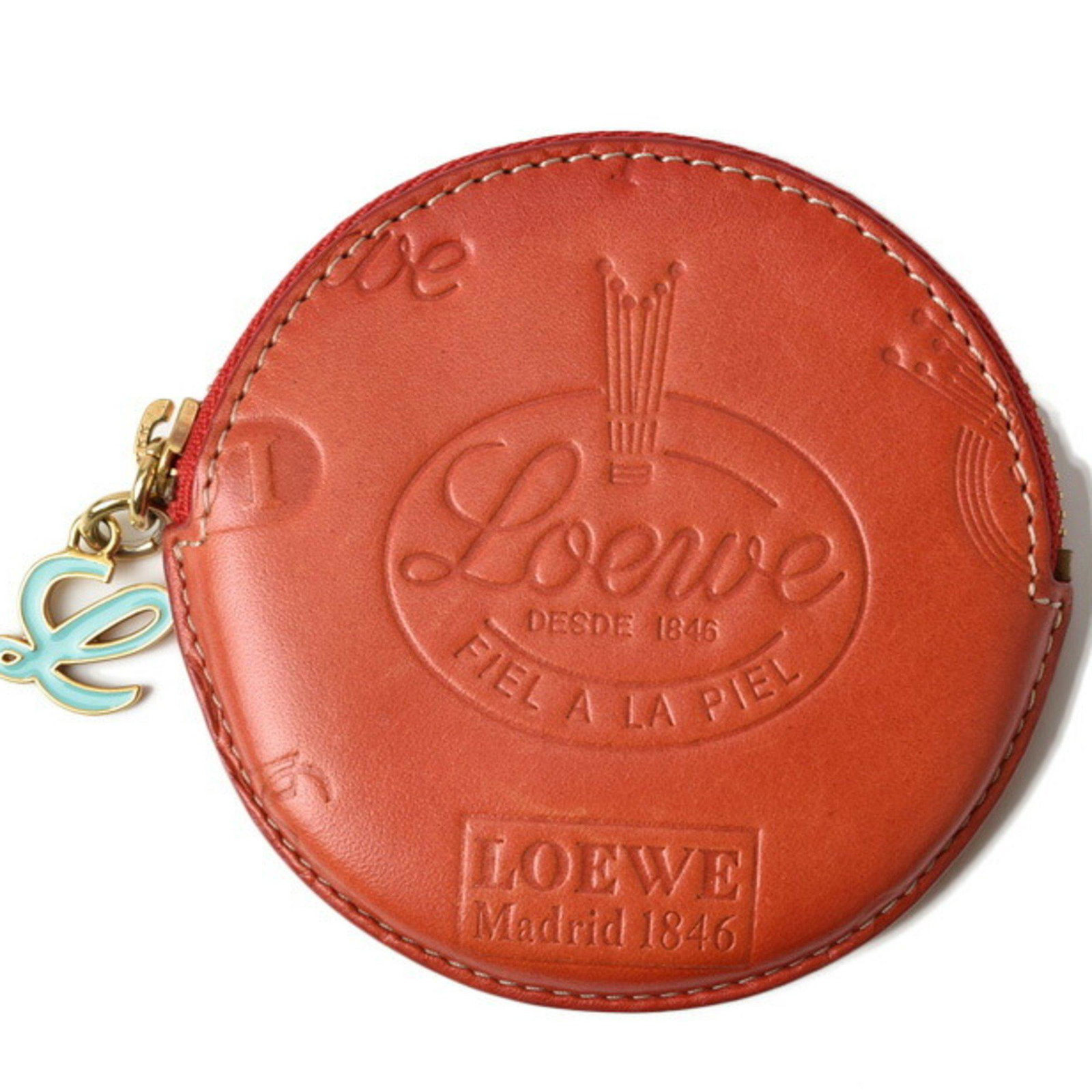 Loewe Coin Case / Purse LOEWE 160th Anniversary Leather Coral Red: Loewe Coin Case / Purse LOEWE 160th Anniversary Leather Coral Red Brand: Loewe Type: Coin purse/coin case Material: Leather Leather: Color: Coral red Closure: Zipper Size (HxWxD): 9cm x 9cm x 1.5cm / 