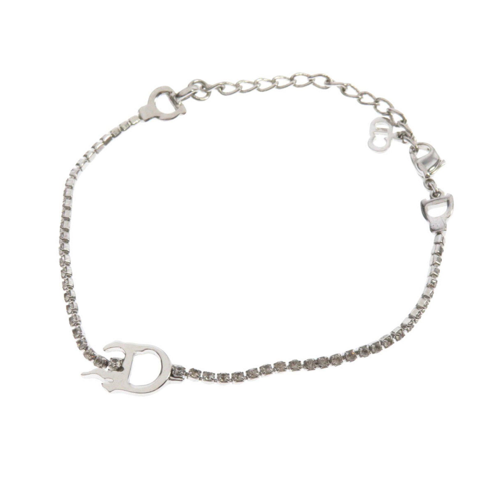Christian Dior D motif bracelet ladies CHRISTIAN DIOR: Christian Dior D motif bracelet ladies CHRISTIAN DIOR Brand: Christian Dior Type: Charm bracelet Gender: Women Material: Metal Color: Silver Length: 22.5cm / 8.85 Condition: Used (very good) Overall T