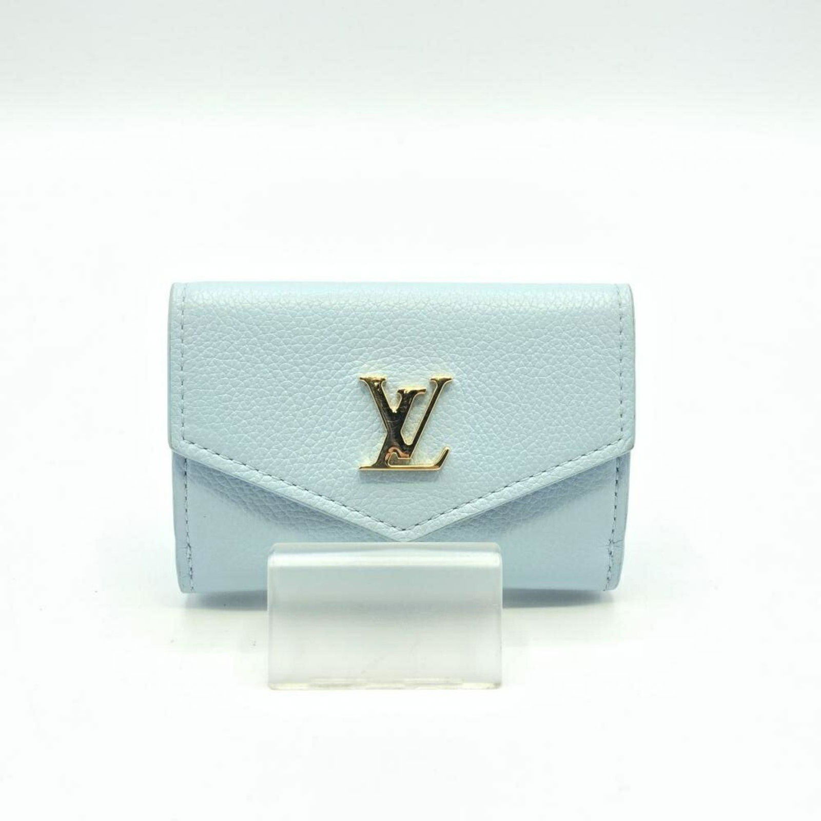 LOUIS VUITTON Portofoi-Rock Mini M80280 Louis Vuitton Wallet Light Blue: LOUIS VUITTON Portofoi-Rock Mini M80280 Louis Vuitton Wallet Light Blue Brand: Louis Vuitton Size (HxWxD): 10cm x 7cm / 3.93 x 2.75 Condition: Used (very good) Overall Scratches: Slight The BIDHAUS Gu