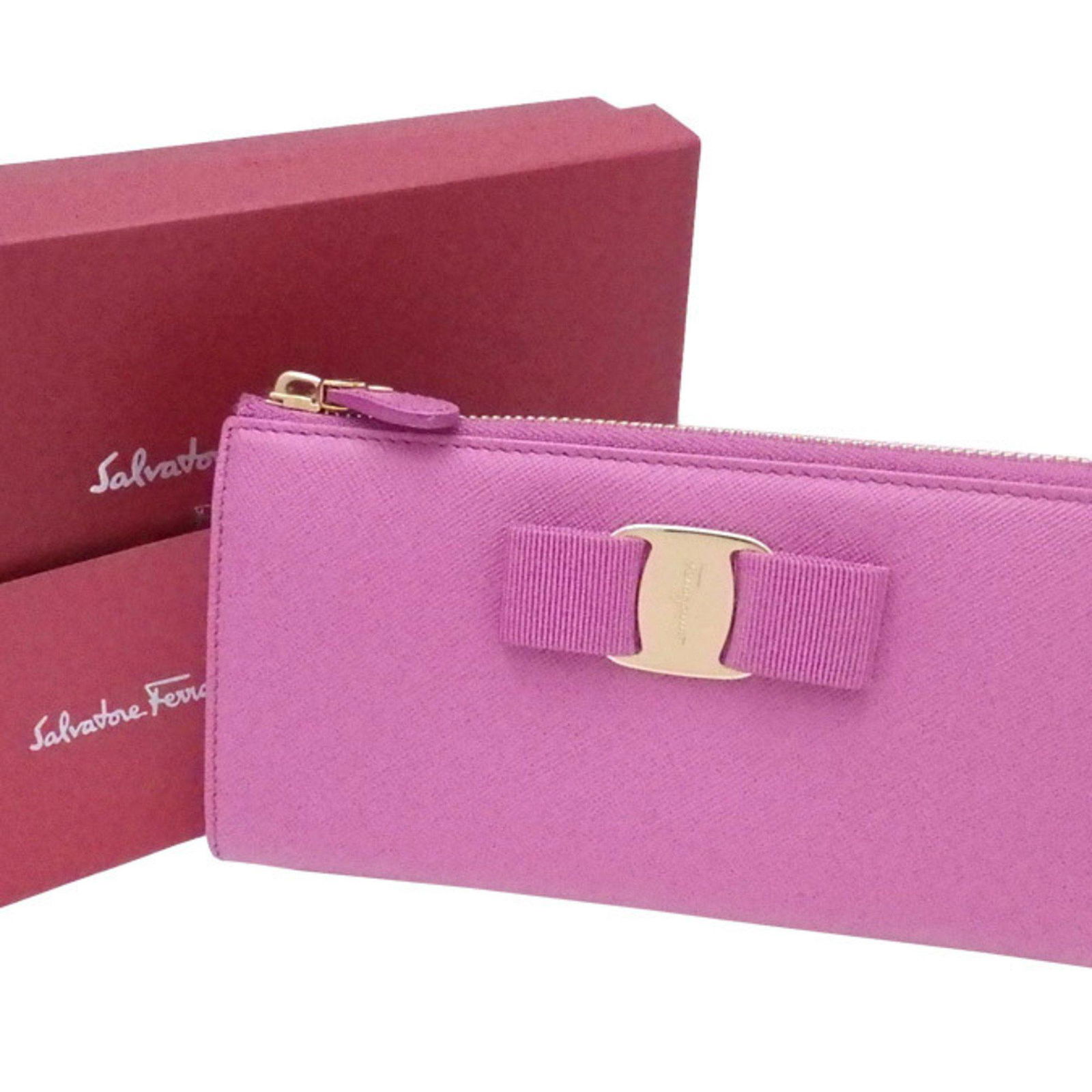 Salvatore Ferragamo L-shaped wallet Vala Ribbon Light Purple Leather Wallet Women's: Salvatore Ferragamo L-shaped wallet Vala Ribbon Light Purple Leather Wallet Women's Brand: Salvatore Ferragamo Model: Ferragamo L-shaped zipper wallet Material: Leather Leather: Color: Purple Size (Hx