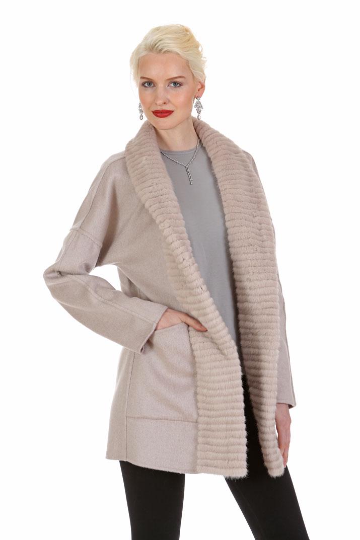 Guy Laroche Cashmere and Mink Jacket - Morning Beige Reversible to Hazy Pink: Guy Laroche Cashmere and Mink Jacket - Morning Beige Reversible to Hazy Pink Modern and timeless. Cashmere and mink. Two vital elements that create this sublimely lovely cashmere jacket by the world c