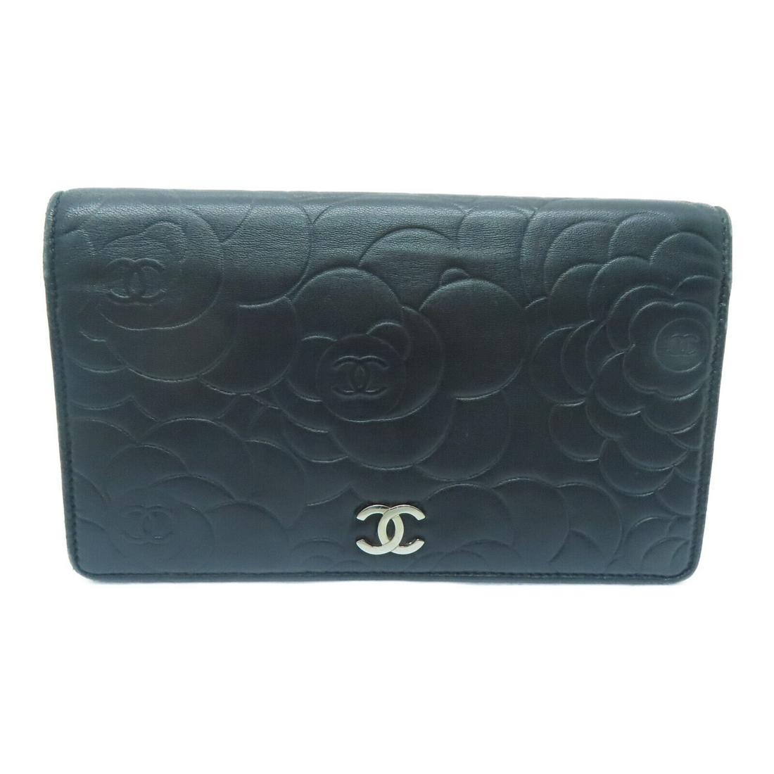 Chanel CC SHW Long Wallet Calfskin Leather Black: Chanel CC SHW Long Wallet Calfskin Leather Black Brand: CHANEL Style: Folded purse Material: Calfskin (cowhide) Color: Black Size Type: Regular Type: Folded purse Frame Color: Black B: Reasonable Wear