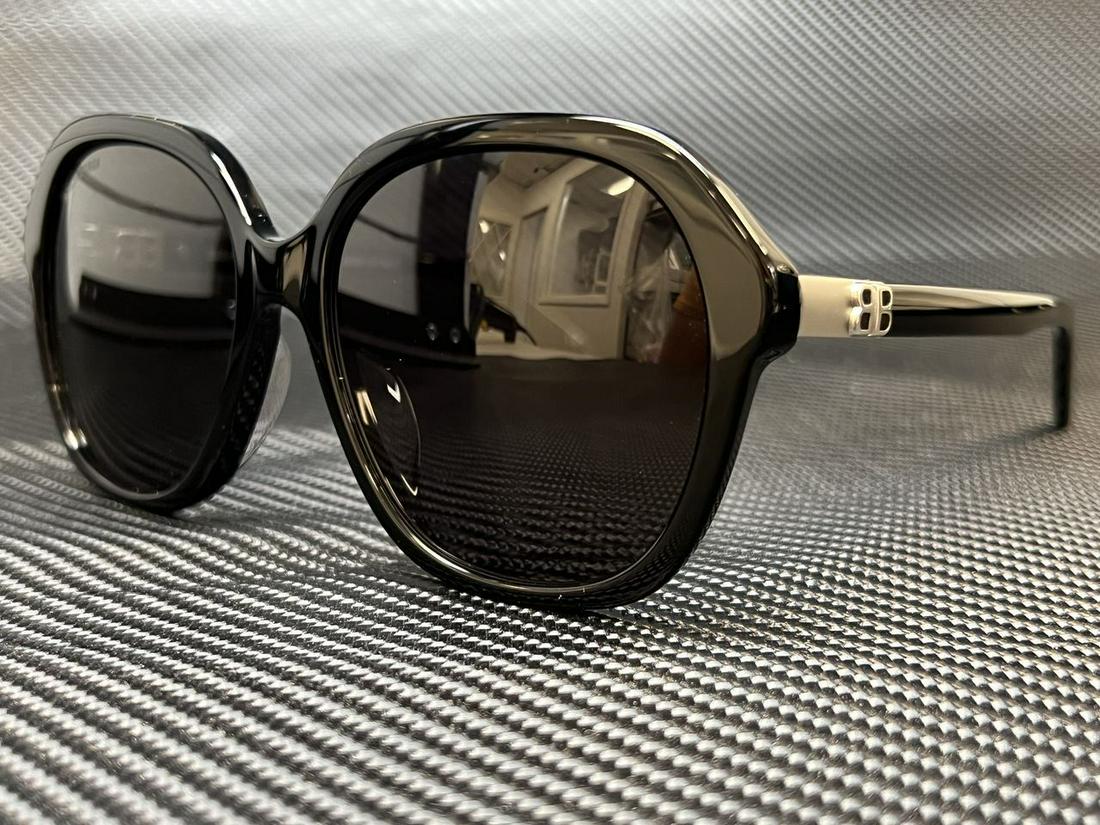 BALENCIAGA BB0184SA 001 Black Square Women's 57 mm Sunglasses: BALENCIAGA BB0184SA 001 Black Square Women's 57 mm Sunglasses Brand: Balenciaga Frame Color: Black Style: Square Type: Sunglasses New The BIDHAUS Guarantee: All items in this auction are guaranteed to