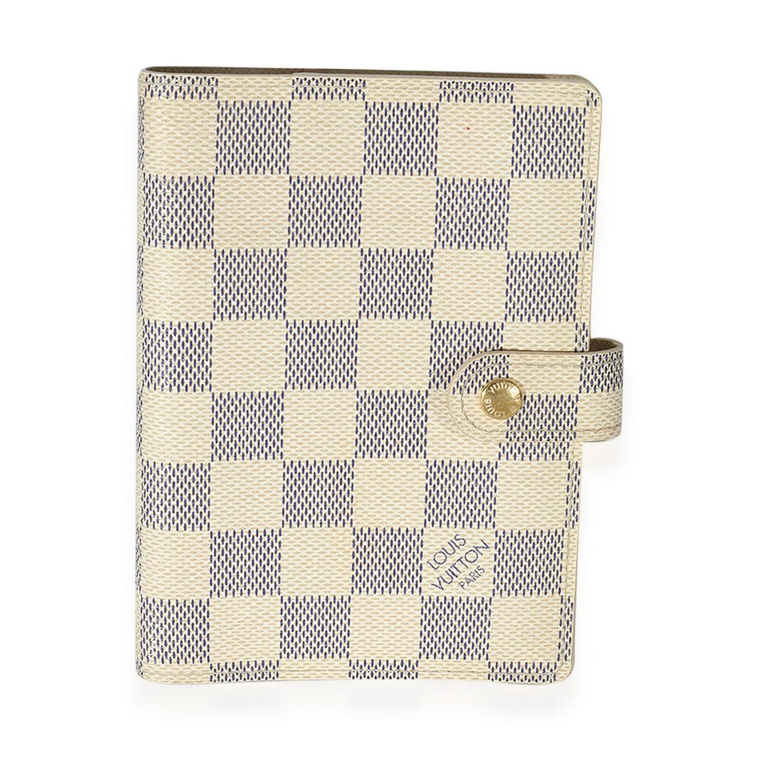 Louis Vuitton Damier Azur Canvas Small Agenda Cover: Louis Vuitton Damier Azur Canvas Small Agenda Cover Dimensions: 4 x 5.1 x .5 Handbag Accessories: Retail Tag Bag Length: 4 in Bag Depth: 0.5 in Bag Height: 5.1 in Material: Coated Canvas Color: Beige;