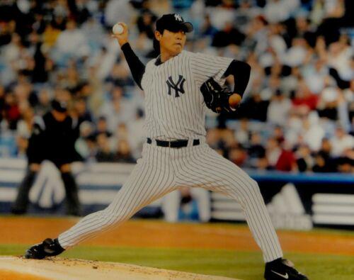 Chien-Ming Wang Unsigned 16x20 Photo New York Yankees Pitching Wind: Chien-Ming Wang Unsigned 16x20 Photo New York Yankees Pitching Wind Product: Memorabilia Team: New York Yankees Player: Chien-Ming Wang Sport: Baseball-MLB Pre-Owned PLEASE NOTE: Framed Large or heavy