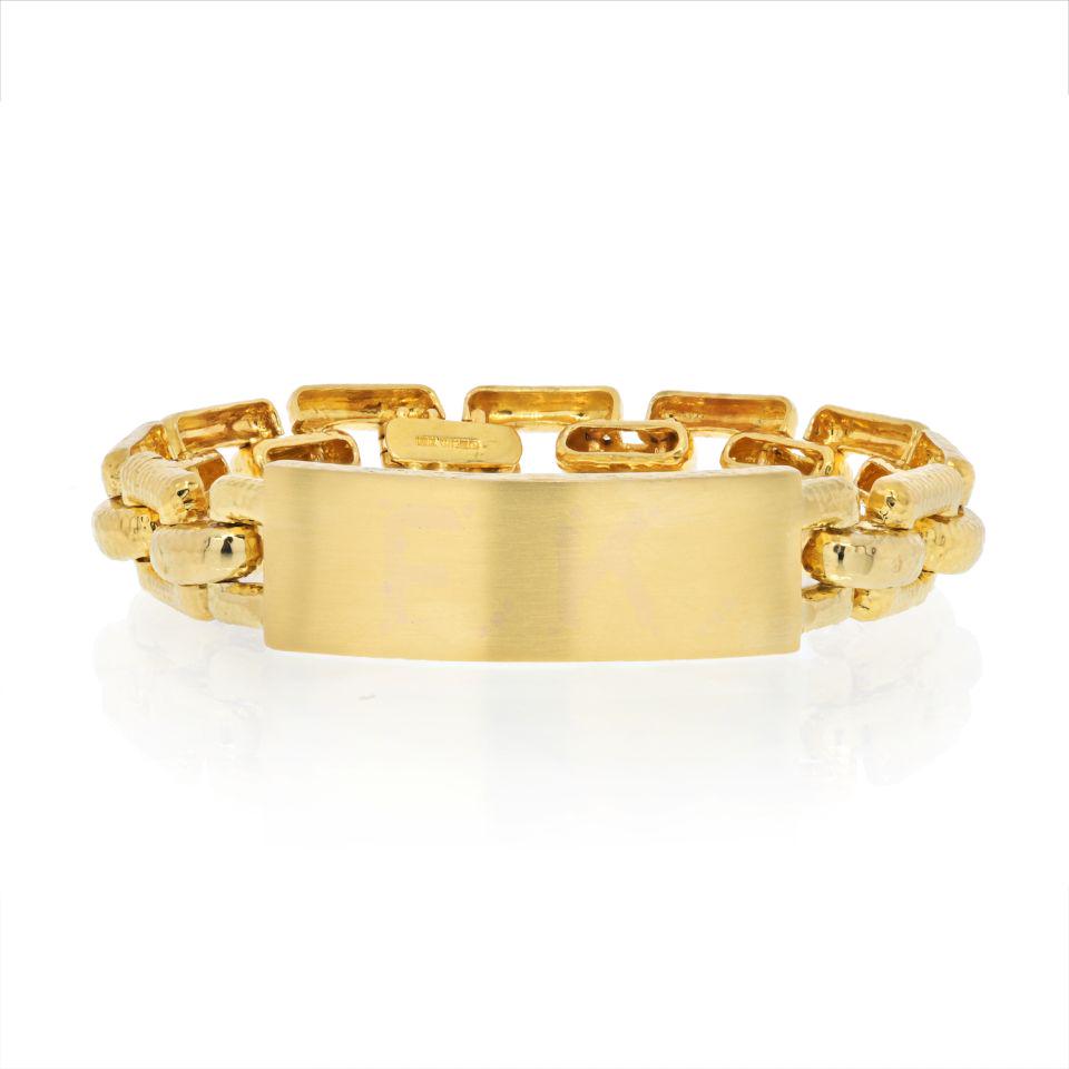 David Webb 18K Yellow Gold Satin Finish ID Tag Chain Bracelet: David Webb 18K Yellow Gold Satin Finish ID Tag Chain Bracelet Type: Bracelets Metal: 18K Yellow Gold Grams: 47.6 Measurements: 8 inches long Tag is 10mm wide. Condition: Excellent. Signed By: WEBB Bra