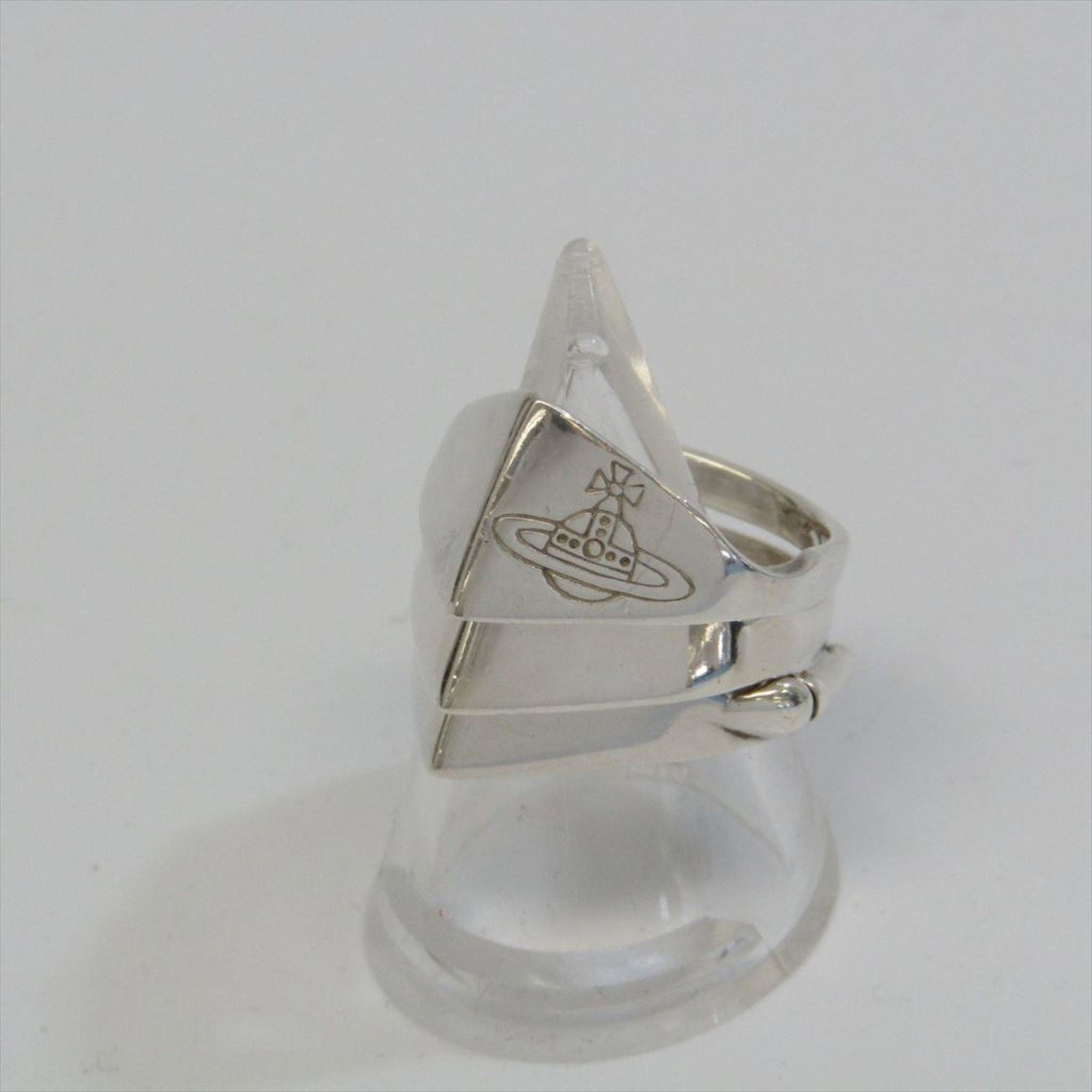 Vivienne Westwood Silver 925 Ring Enhancer Silver: Vivienne Westwood Silver 925 Ring Enhancer Silver Brand: Vivienne Westwood Model: Armor ring Type: Ring enhancer Gender: Unisex Color: Silver Material: Silver 925 US Size: 4 Condition: Used (very good