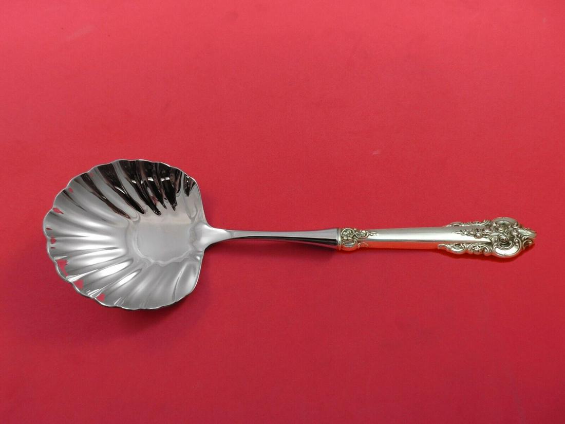 Grande Baroque by Wallace Sterling Silver Berry Spoon w/ Shell HH WS Custom Made: Grande Baroque by Wallace Sterling Silver Berry Spoon w/ Shell HH WS Custom Made Brand: Wallace Pattern: Grande Baroque Composition: Sterling Silver Type: Serving Pieces Age: Post-1940 Grande baroque 