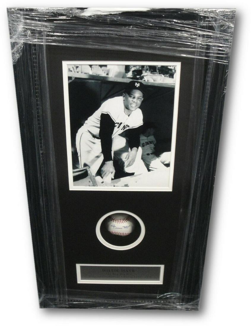 Willie Mays Hand Signed Autographed Baseball Framed W/ 8x10 Photo Mays Holo: Willie Mays Hand Signed Autographed Baseball Framed W/ 8x10 Photo Mays Holo Sport: Baseball-MLB Product: Ball Original/Reprint: Original Player: Willie Mays Autograph Authentication: Athlete Hologram