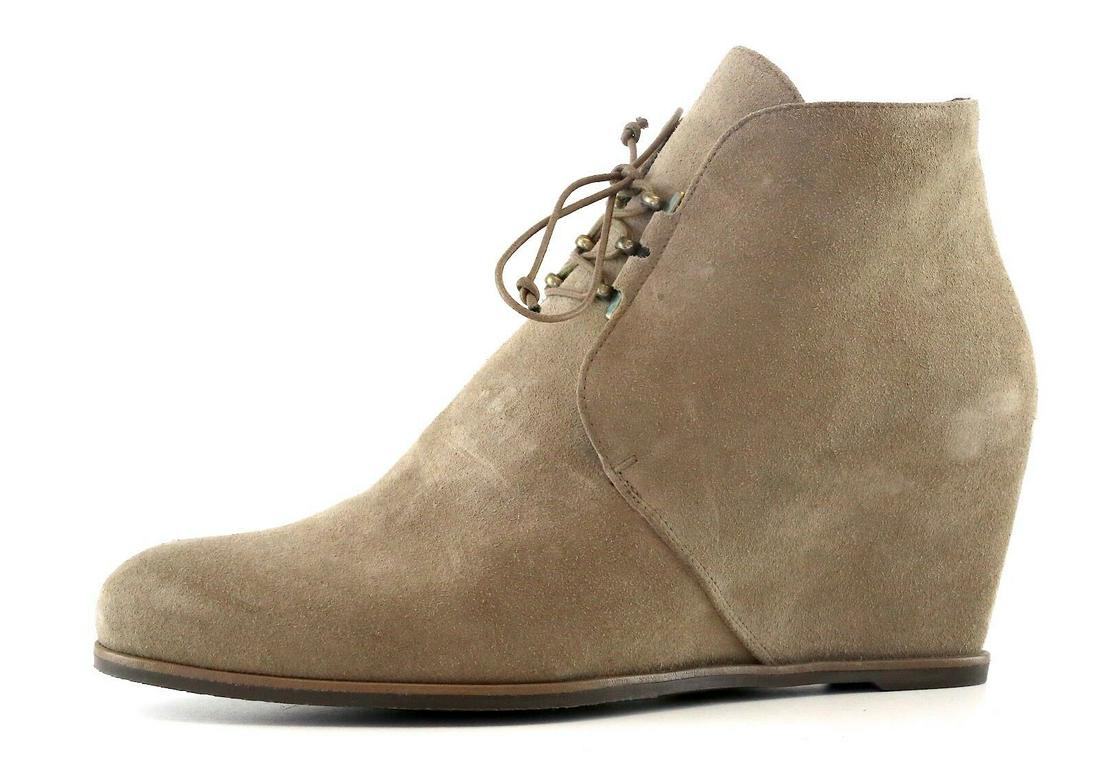 Stuart Weitzman Lace Up Suede Wedge Bootie Grey Women Sz 10.5 M 6699 *: Stuart Weitzman Lace Up Suede Wedge Bootie Grey Women Sz 10.5 M 6699 * Closure: Lace Up Us Shoe Size: 10.5 Color: Grey Material: Suede Brand: Stuart Weitzman Type: Boot Fastening: Lace Up Heel Style:
