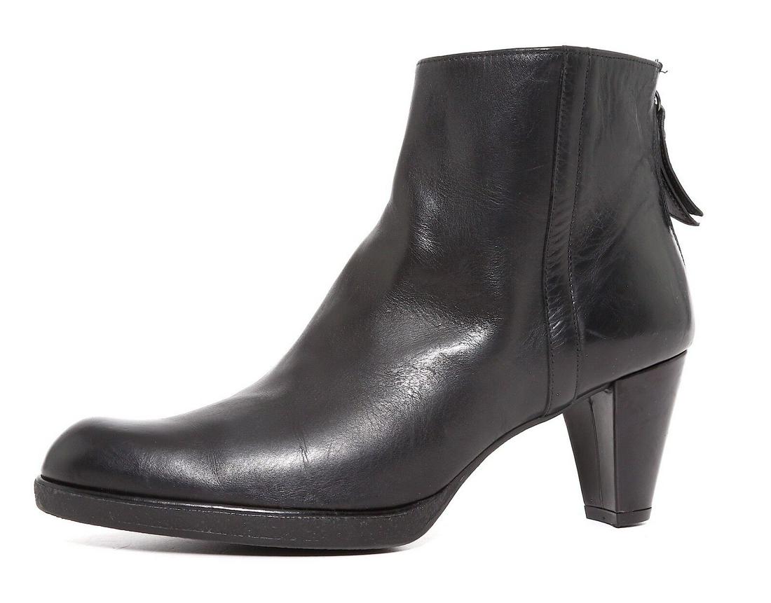 Stuart Weizman Back Zipper Leather Ankle Boots Black Women Sz 7 M 5491 *: Stuart Weizman Back Zipper Leather Ankle Boots Black Women Sz 7 M 5491 * Brand: Stuart Weitzman Type: Boot Character: Boots Us Shoe Size: 7 Color: Black Model: Stuart Weizman 5491 Style: Ankle Boots S