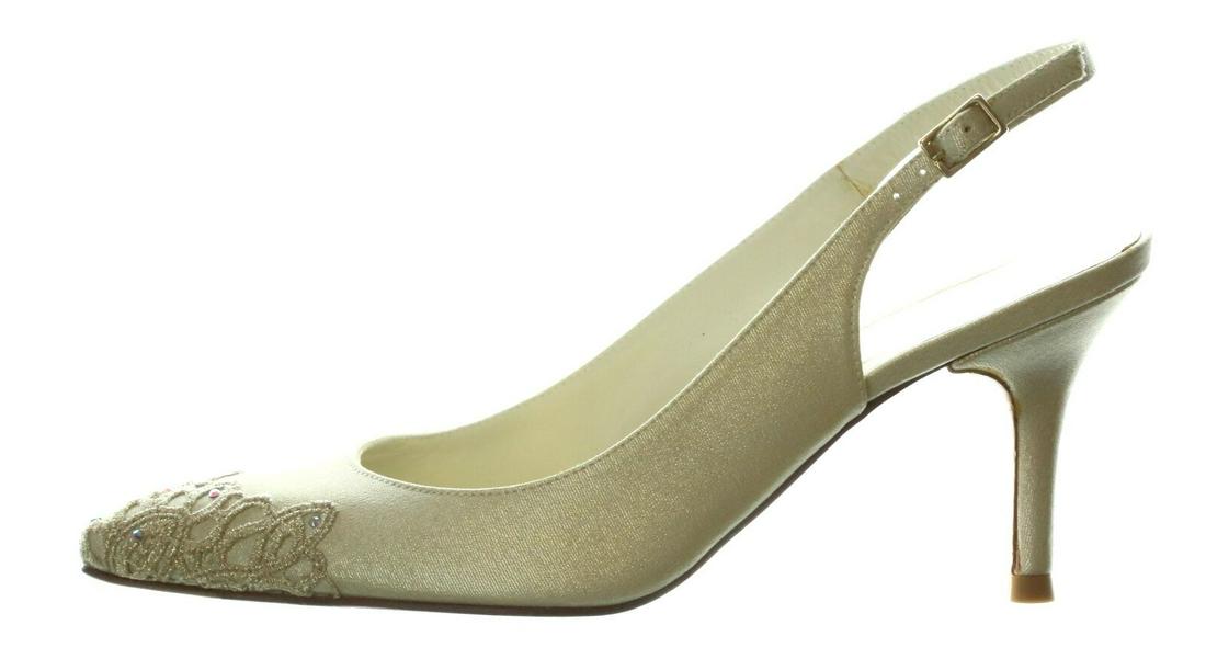 Stuart Weitzman Metallic Gold Moonlace Slingback Heels N5890 Size 6: Stuart Weitzman Metallic Gold Moonlace Slingback Heels N5890 Size 6 Style: Slingback Material: Lace Heel Style: Slim Heel Height: High (3 in. to 4.5 in.) Theme: Metal Type: Heel Color: Gold Upper Mate