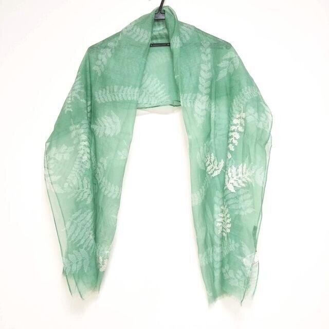 HOUSE OF LOTUS Green White Cotton Silk Scarf: HOUSE OF LOTUS Green White Cotton Silk Scarf Brand: HOUSE OF LOTUS Style: Scarf Color: Green White Material: Cotton Silk Accessories: None Type: Scarf B: Reasonable Wear and Tear The BIDHAUS Guarantee
