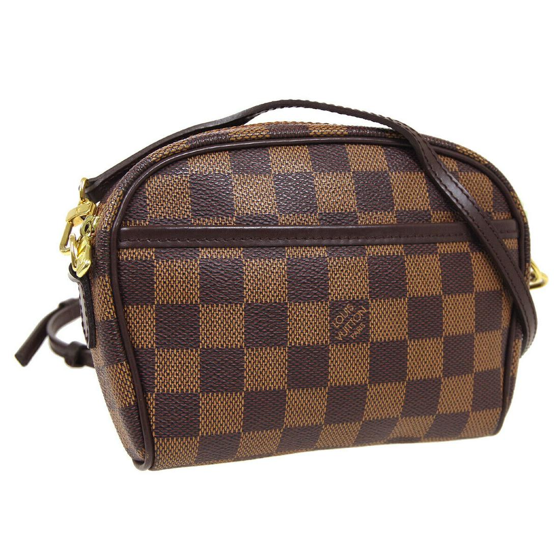 LOUIS VUITTON POCHETTE IPANEMA SHOULDER BUM BAG VI0088 DAMIER N51296 AUTH: LOUIS VUITTON POCHETTE IPANEMA SHOULDER BUM BAG VI0088 DAMIER N51296 AUTH Features: 2Way Bag Adjustable Strap Detachable Strap Outer Pockets Handle Style: Crossbody Strap Pattern: Check Lining Materia