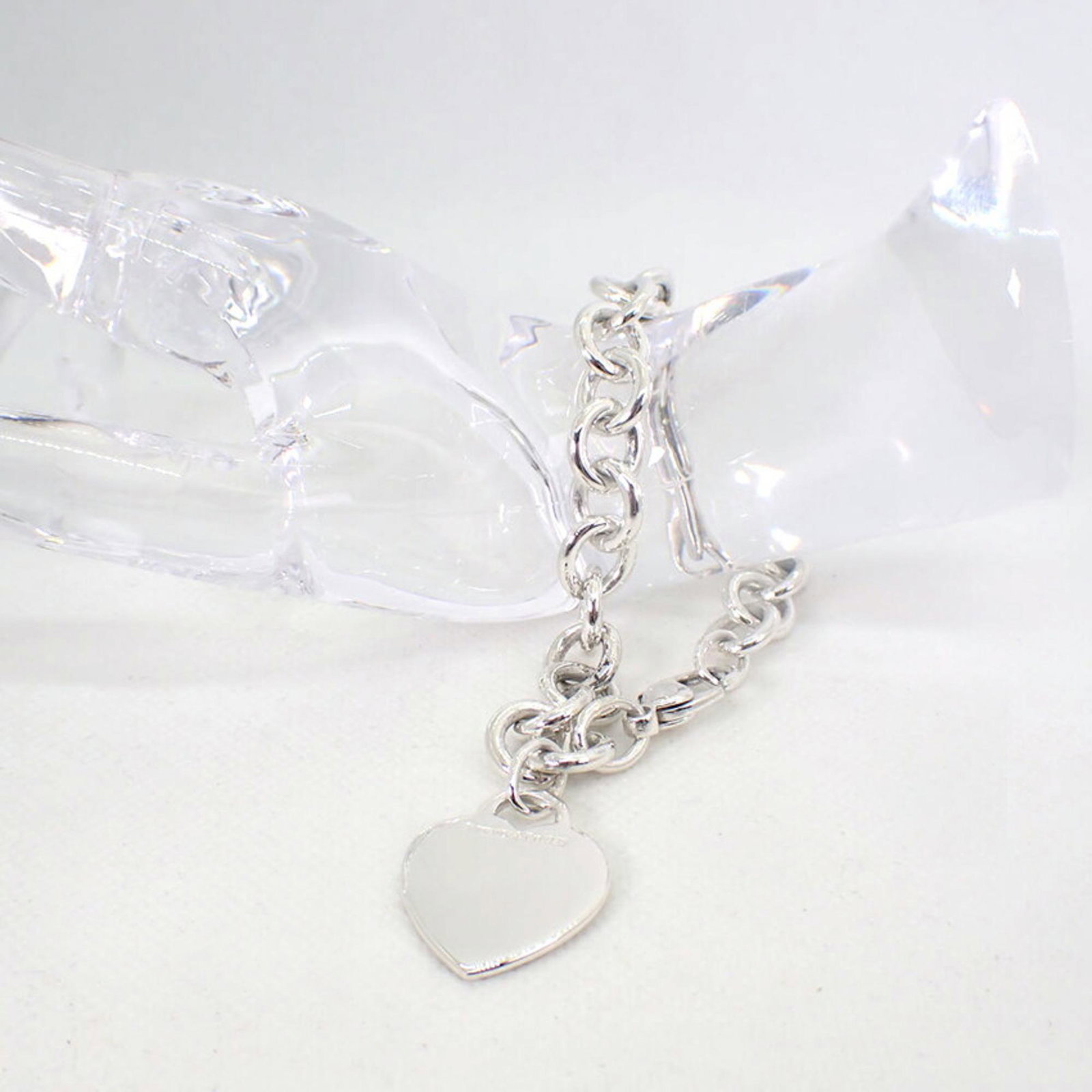 TIFFANY/ Tiffany SV925 heart tag bracelet [g837-7]: TIFFANY/ Tiffany SV925 heart tag bracelet [g837-7] Brand: Tiffany Type: Charm bracelet Material: Sterling silver 925 Weight: 34.3g / 1.2oz. Total Length: 19cm / 7.48 Condition: Used (very good) Mainte