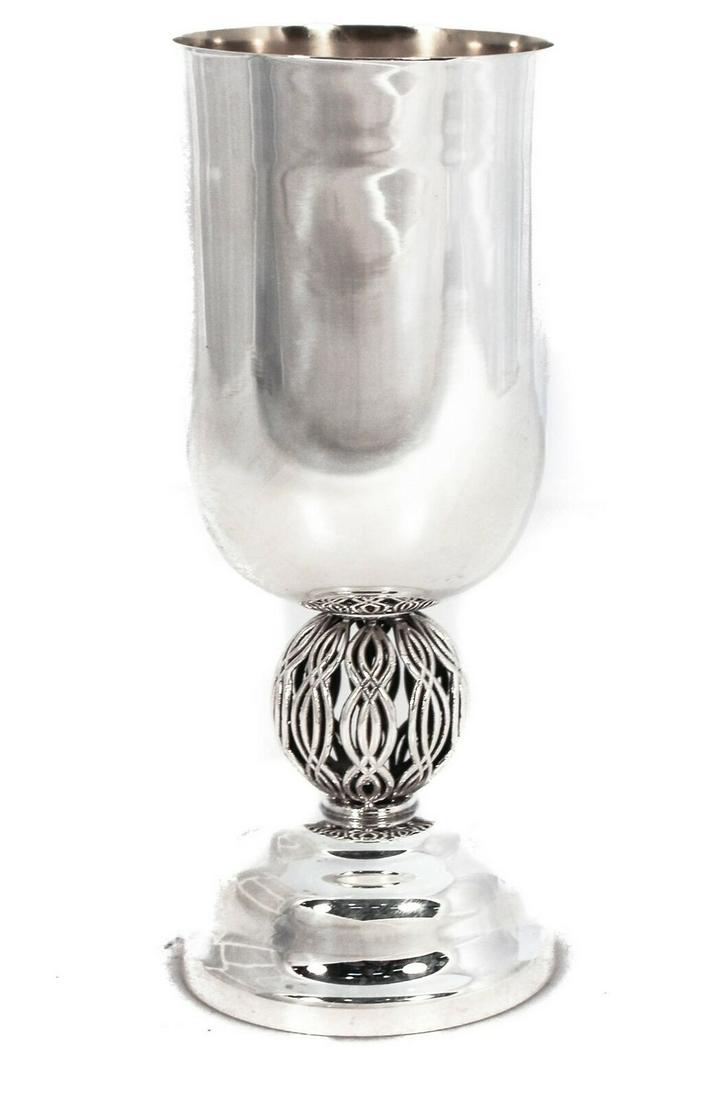 FINE 925 STERLING SILVER HANDMADE MODERN SHINY SLEEK UNIQUE FILIGREE CUP ON STEM: FINE 925 STERLING SILVER HANDMADE MODERN SHINY SLEEK UNIQUE FILIGREE CUP ON STEM Composition: Sterling Silver Maker: Israel Type: Cups & Goblets Fine 925 Sterling Silver Cup on Stem. Featuring handmad