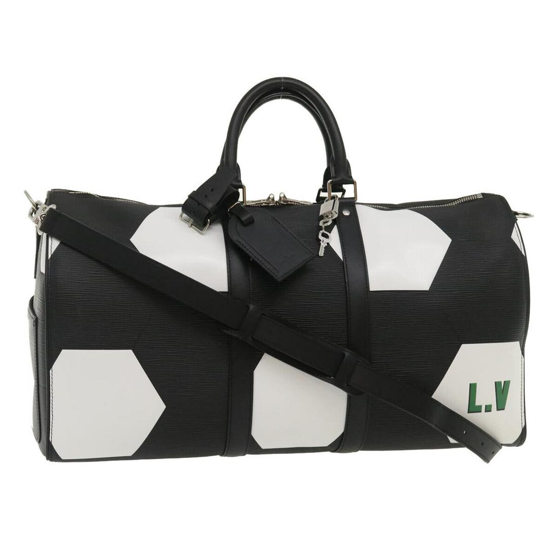LOUIS VUITTON Epi Keepall Bandouliere 50 2018 World Cup Black M52187: LOUIS VUITTON Epi Keepall Bandouliere 50 2018 World Cup Black M52187 Brand: LOUIS VUITTON Style: Boston Bag Exterior Material: Epi Leather Exterior Color: Black / White Bag Height: 9.8inch(Approx) / 2