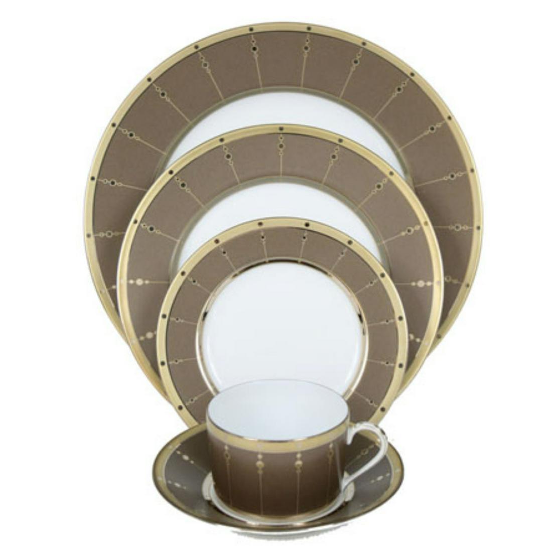 Haviland Tambour Bronze 5 Piece Place Setting G9511: Haviland Tambour Bronze 5 Piece Place Setting G9511 Material: Bone China Model: Haviland Tambour Brand: Haviland Color: Brown Type: Dinnerware Set Pre-Owned The BIDHAUS Guarantee: All items in this au