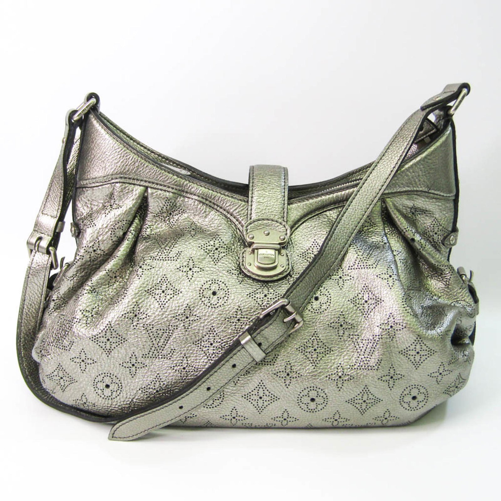 Louis Vuitton Mahina XS M95718 Women's Shoulder Bag Argent: Louis Vuitton Mahina XS M95718 Women's Shoulder Bag Argent Brand: Louis Vuitton Line: Mahina Model: XS M95718 Country of Origin: France Type: Shoulder bag Material: Mahina leather Mahina leather: Colo