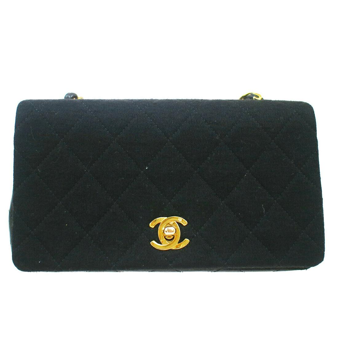 CHANEL Full Flap Quilted Chain Shoulder Bag 1371689 Purse Black Cotton: CHANEL Full Flap Quilted Chain Shoulder Bag 1371689 Purse Black Cotton Size: Small Accents: Quilted Model: Shoulder Bag Style: Shoulder Bag Product Line: Full Flap Quilted Exterior Material: Cotton Le