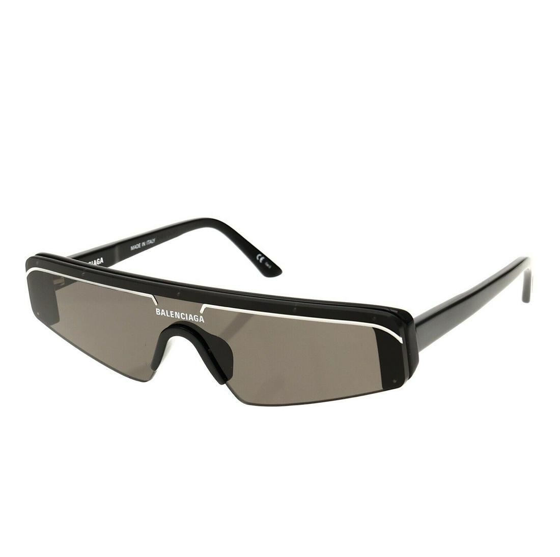 Balenciaga Black Slim Rectangle Shield Unisex Sunglasses S3179: Balenciaga Black Slim Rectangle Shield Unisex Sunglasses S3179 Brand: Balenciaga Frame Color: Black Type: Sunglasses Style: Rectangle Lens Color: Black Pre-Owned The BIDHAUS Guarantee: All items in th