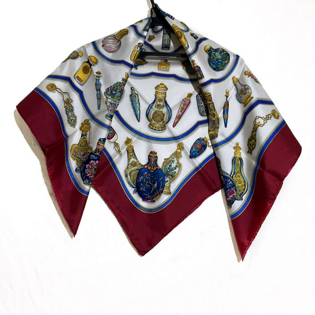 HERMES Carre 90 - Cream Bordeaux Multi Scarf: HERMES Carre 90 - Cream Bordeaux Multi Scarf Brand: HERMES Style: Scarf Color: Cream Bordeaux Multi Product Name: Carre 90 Accessories: None Type: Scarf B: Reasonable Wear and Tear The BIDHAUS Guarant