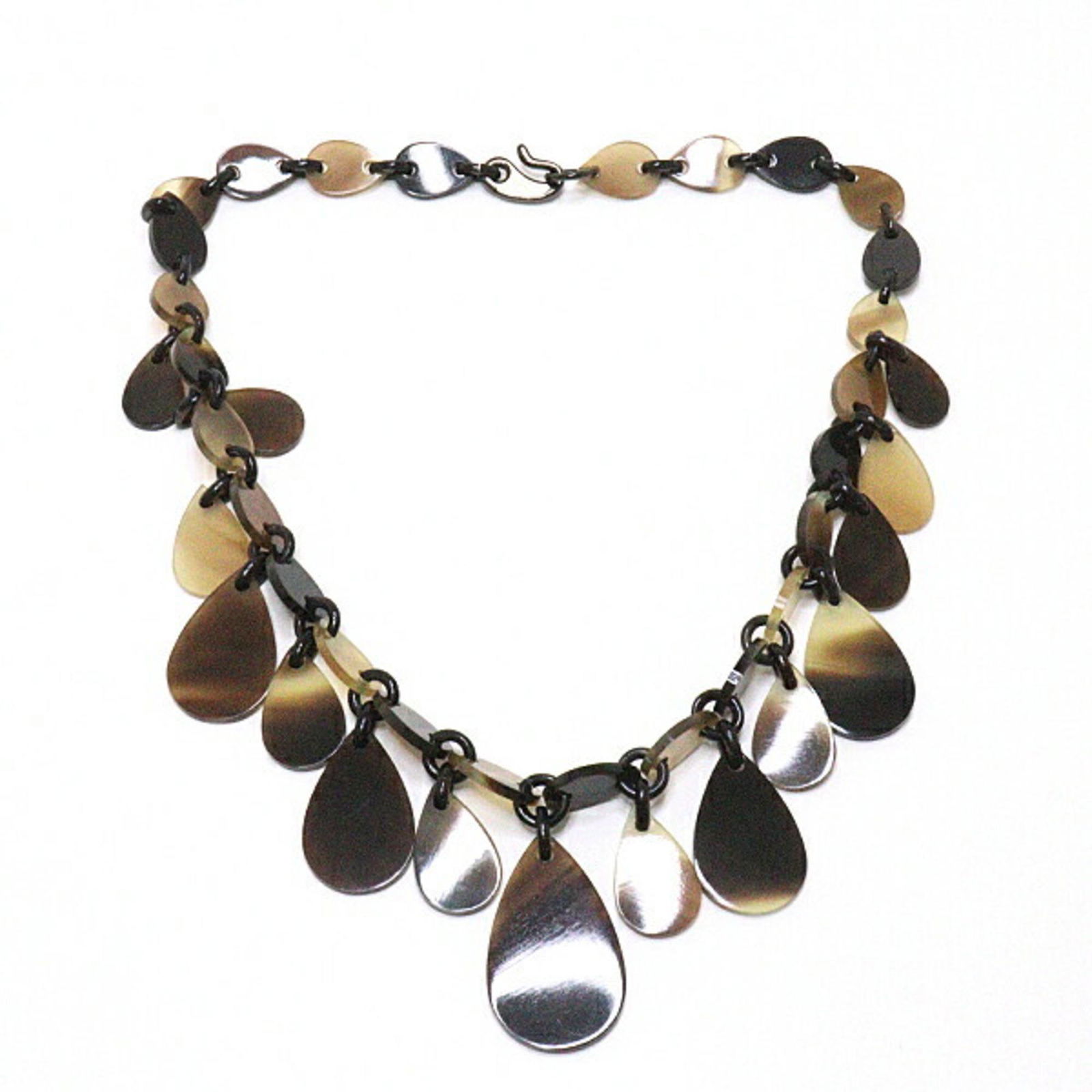 Hermes HERMES Buffalo Horn Necklace Brown 51.5cm Drop Shape Namida: Hermes HERMES Buffalo Horn Necklace Brown 51.5cm Drop Shape Namida Brand: Hermes Necklace Type: Necklace Gender: Women Material: Buffalo horn Color: Brown Weight: 31.9g / 1.12oz. Neck Circumference: 5