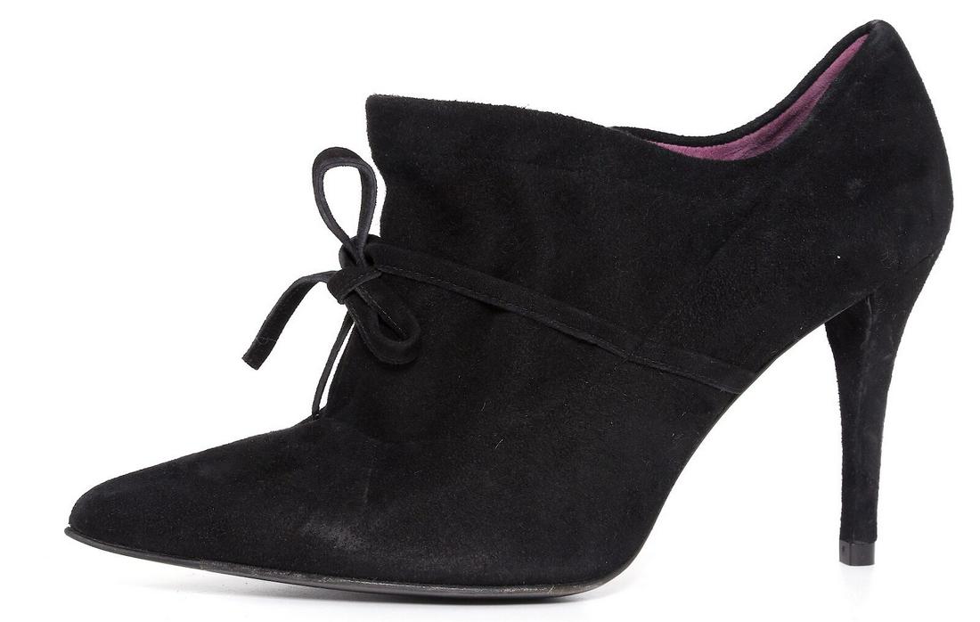 Stuart Weitzman Women's Black Suede Bootie N2076 Size 5.5 US / 36 EUR: Stuart Weitzman Women's Black Suede Bootie N2076 Size 5.5 US / 36 EUR Eu Shoe Size: EUR 36 Style: Heels Heel Height: High (3 in. to 4.5 in.) Type: Heel Upper Material: Suede Color: Black Closure: Tie