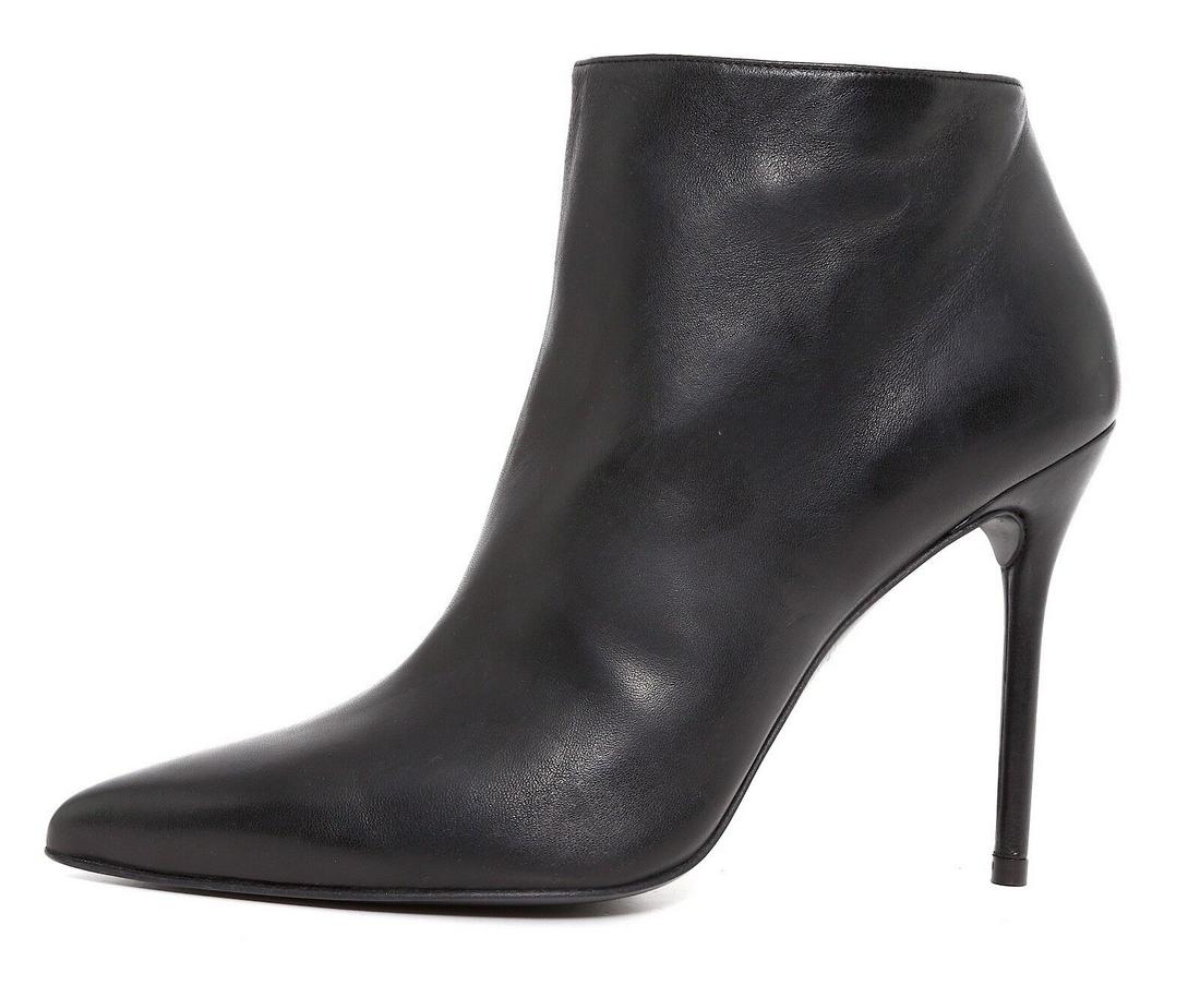 Stuart Weitzman 6637 * Hitimes Black Leather Booties Women's Size 10: Stuart Weitzman 6637 * Hitimes Black Leather Booties Women's Size 10 Style: Booties Heel Height: High (3-3.9 in) Type: Heel Upper Material: Leather Color: Black Brand: Stuart Weitzman Shoe Width: Medi