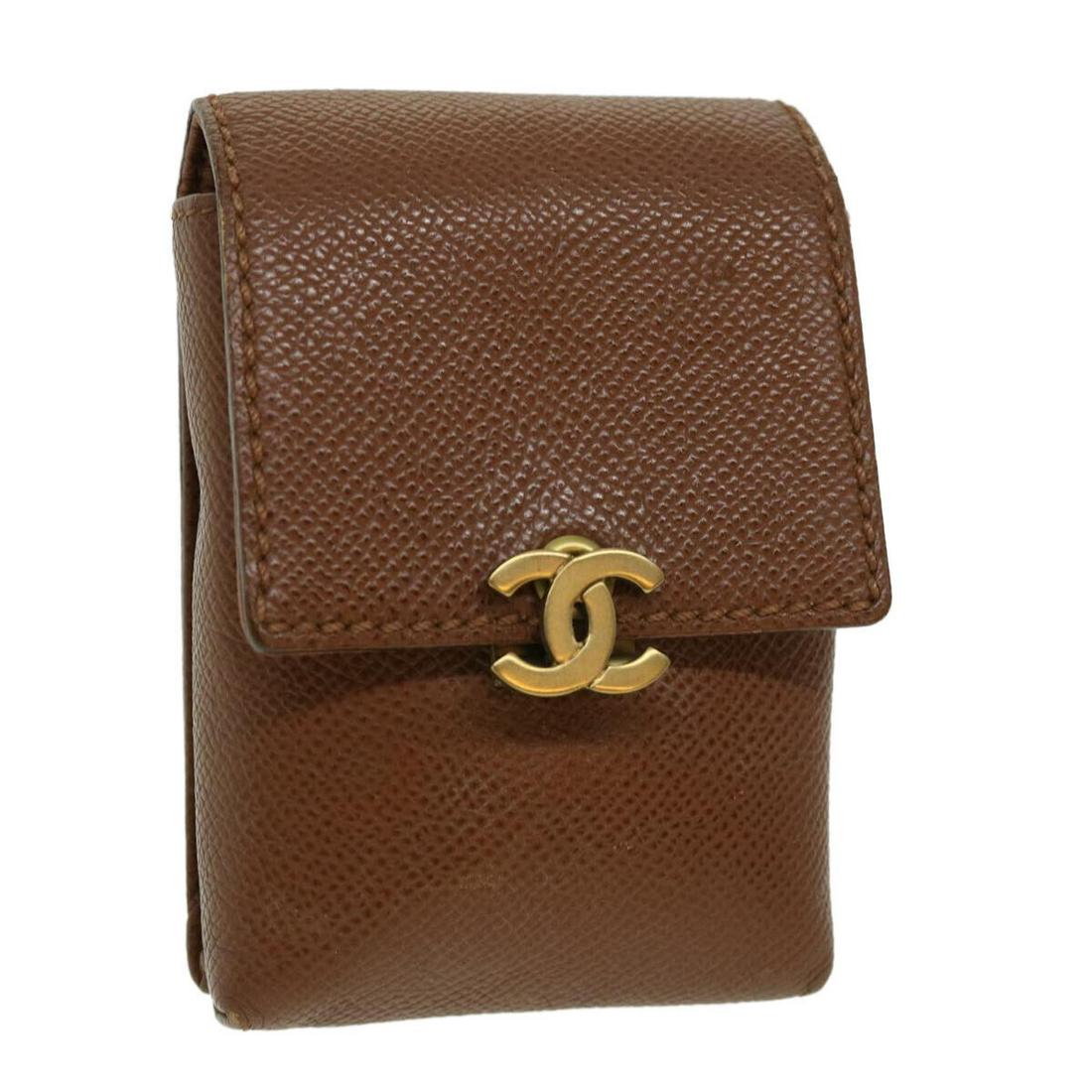 CHANEL Cigarette Case Leather Brown CC: CHANEL Cigarette Case Leather Brown CC Brand: CHANEL Style: Cigarette Case Material: Leather Color: Brown Bag Height: 3.7inch(Approx) / 9.5cm(Approx) Bag Depth: 1.2inch(Approx) / 3cm(Approx) Bag Lengt