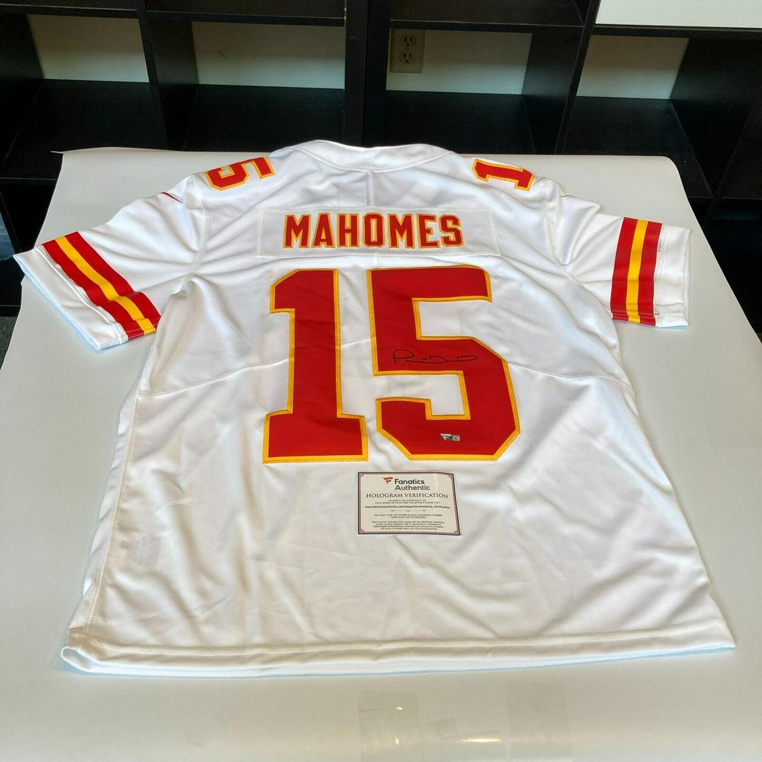 Patrick Mahomes Signed Kansas City Chiefs Game Jersey Fanatics COA: Patrick Mahomes Signed Kansas City Chiefs Game Jersey Fanatics COA Product: Jersey Sport: Football-NFL Autograph Authentication: Fanatics Authentic Team: Kansas City Chiefs Player: Patrick Mahomes Ori