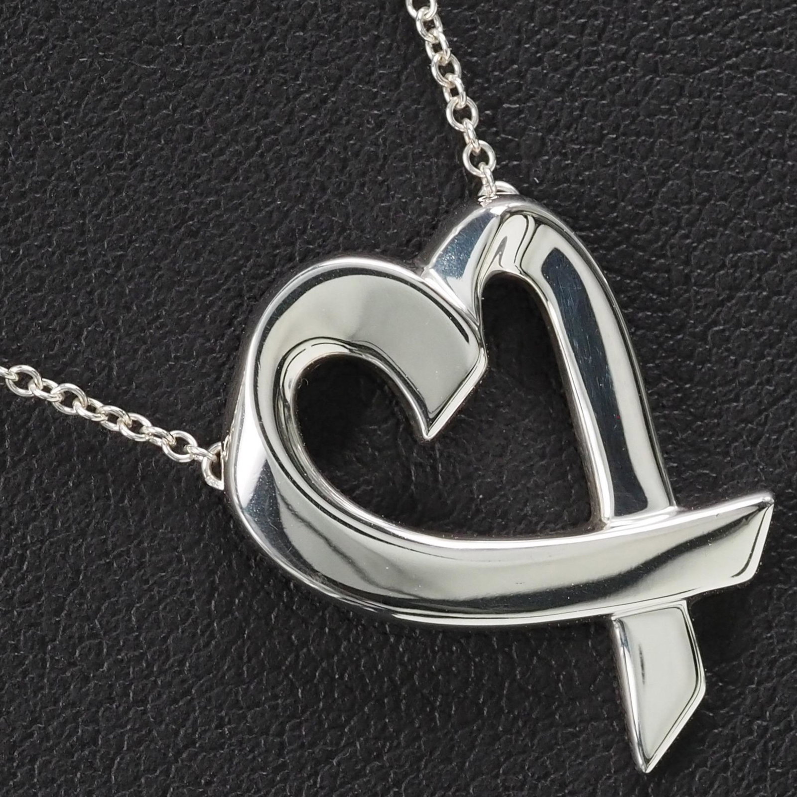 Tiffany Loving Heart Paloma Picasso Silver 925 Women's Necklace: Tiffany Loving Heart Paloma Picasso Silver 925 Women's Necklace Brand: Tiffany Line: Loving Heart Necklace Type: Necklace Gender: Women Material: Silver 925 Weight: 4.3g / 0.15oz. Neck Circumference: 